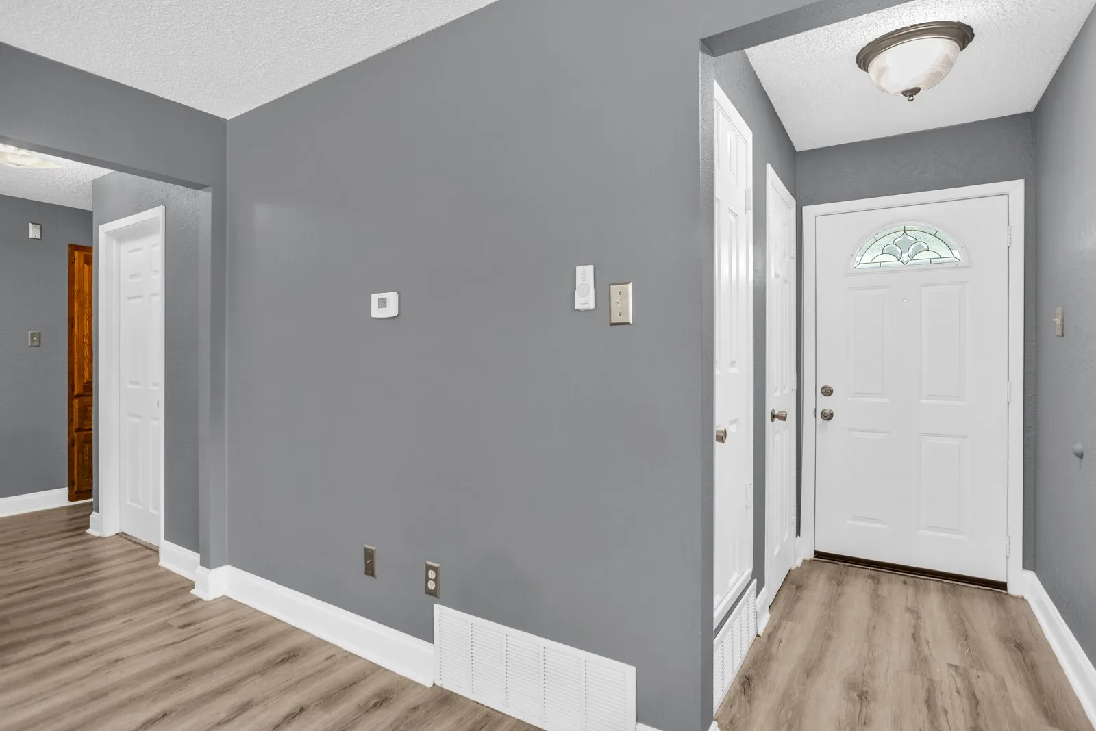 Single Family Residence For Sale in Dallas County , 4904 Brookhollow Drive, Sachse, Texas 75048, 3 Bedroom, 2 Bathroom, 1 Garage spaces, 1,276 Sqft, built in 1983, mls#21295512, Real Estate Agent in Sachse, Homes For Sale in Dallas county, Homes For Sale in Sachse, Realtor in Sachse Texas, Real Estate Brokerage Independent Realty Texas, Luminita Cordes Realtor
