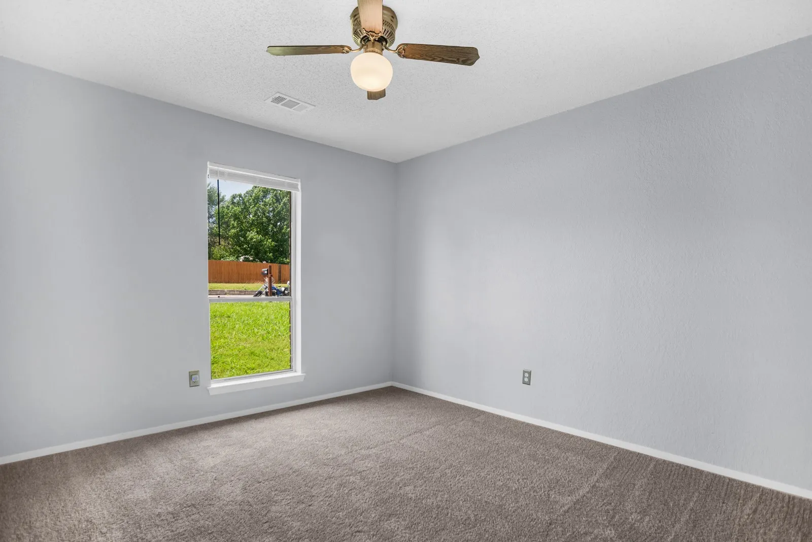 Single Family Residence For Sale in Dallas County , 4904 Brookhollow Drive, Sachse, Texas 75048, 3 Bedroom, 2 Bathroom, 1 Garage spaces, 1,276 Sqft, built in 1983, mls#21295512, Real Estate Agent in Sachse, Homes For Sale in Dallas county, Homes For Sale in Sachse, Realtor in Sachse Texas, Real Estate Brokerage Independent Realty Texas, Luminita Cordes Realtor