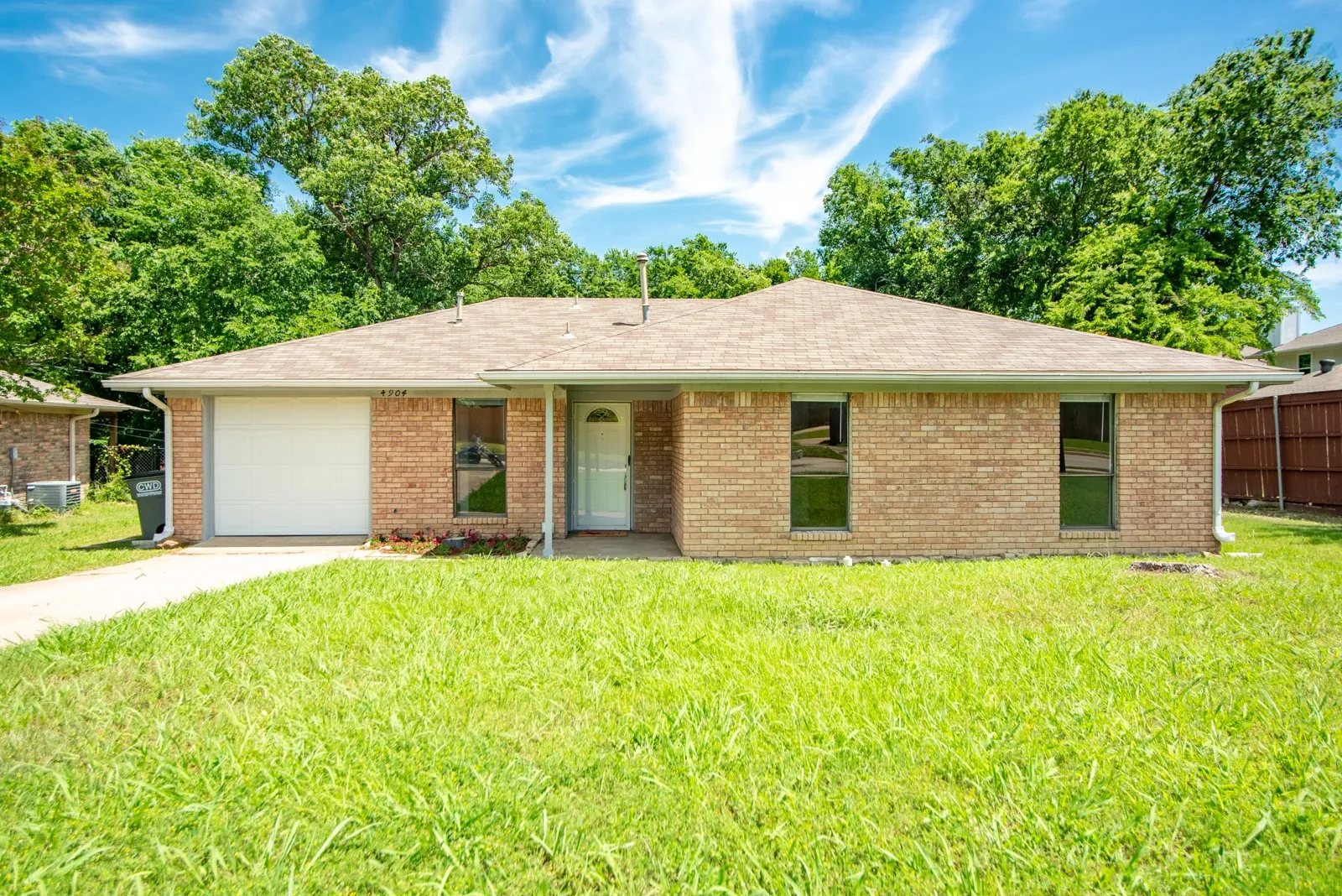 Single Family Residence For Sale in Dallas County , 4904 Brookhollow Drive, Sachse, Texas 75048, 3 Bedroom, 2 Bathroom, 1 Garage spaces, 1,276 Sqft, built in 1983, mls#21295512, Real Estate Agent in Sachse, Homes For Sale in Dallas county, Homes For Sale in Sachse, Realtor in Sachse Texas, Real Estate Brokerage Independent Realty Texas, Luminita Cordes Realtor