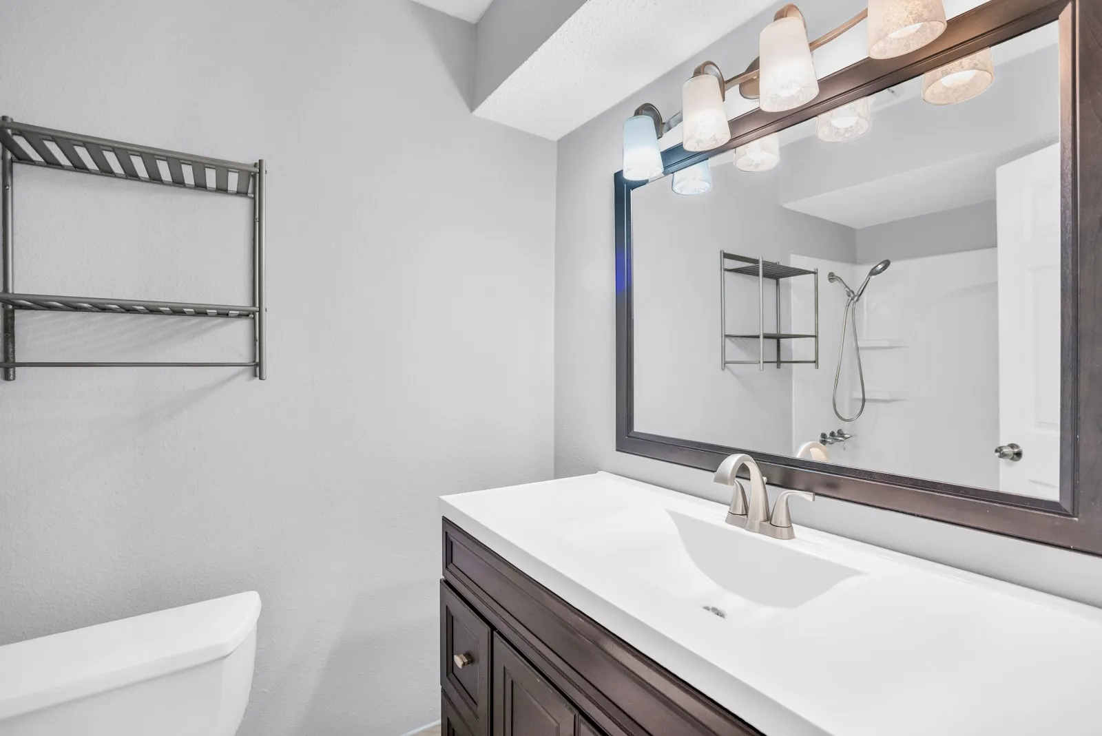 Single Family Residence For Sale in Dallas County , 4904 Brookhollow Drive, Sachse, Texas 75048, 3 Bedroom, 2 Bathroom, 1 Garage spaces, 1,276 Sqft, built in 1983, mls#21295512, Real Estate Agent in Sachse, Homes For Sale in Dallas county, Homes For Sale in Sachse, Realtor in Sachse Texas, Real Estate Brokerage Independent Realty Texas, Luminita Cordes Realtor