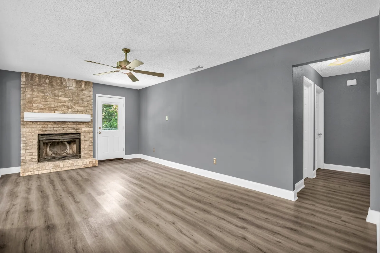 Single Family Residence For Sale in Dallas County , 4904 Brookhollow Drive, Sachse, Texas 75048, 3 Bedroom, 2 Bathroom, 1 Garage spaces, 1,276 Sqft, built in 1983, mls#21295512, Real Estate Agent in Sachse, Homes For Sale in Dallas county, Homes For Sale in Sachse, Realtor in Sachse Texas, Real Estate Brokerage Independent Realty Texas, Luminita Cordes Realtor