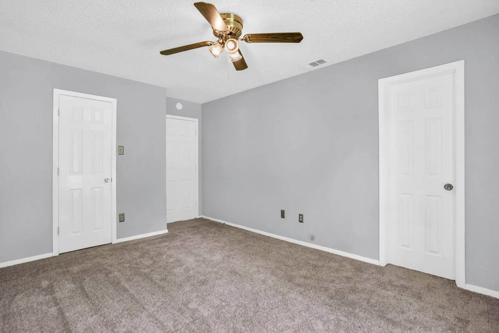 Single Family Residence For Sale in Dallas County , 4904 Brookhollow Drive, Sachse, Texas 75048, 3 Bedroom, 2 Bathroom, 1 Garage spaces, 1,276 Sqft, built in 1983, mls#21295512, Real Estate Agent in Sachse, Homes For Sale in Dallas county, Homes For Sale in Sachse, Realtor in Sachse Texas, Real Estate Brokerage Independent Realty Texas, Luminita Cordes Realtor