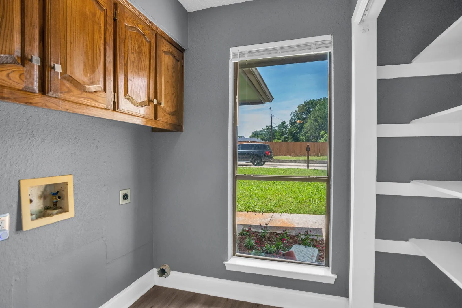 Single Family Residence For Sale in Dallas County , 4904 Brookhollow Drive, Sachse, Texas 75048, 3 Bedroom, 2 Bathroom, 1 Garage spaces, 1,276 Sqft, built in 1983, mls#21295512, Real Estate Agent in Sachse, Homes For Sale in Dallas county, Homes For Sale in Sachse, Realtor in Sachse Texas, Real Estate Brokerage Independent Realty Texas, Luminita Cordes Realtor