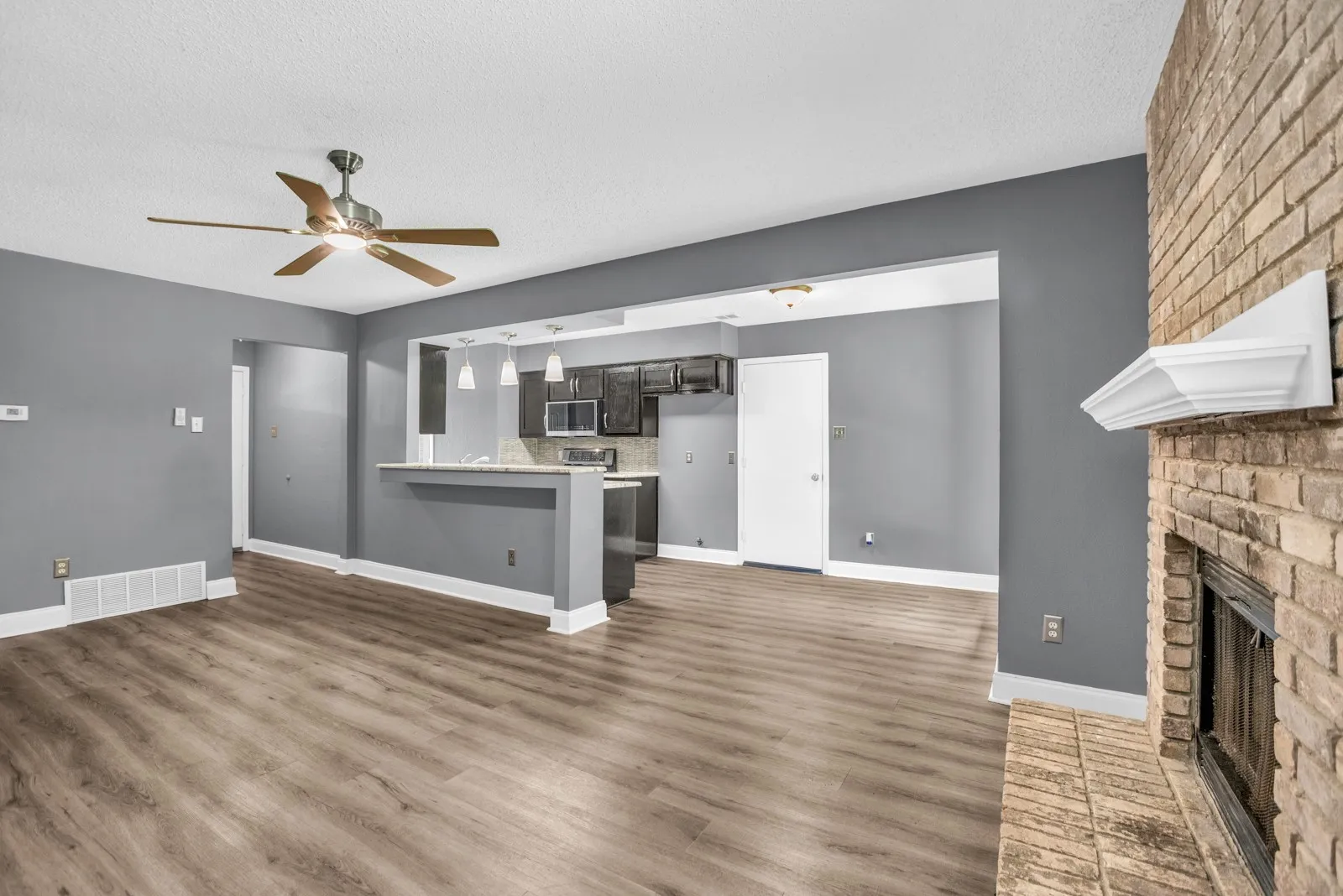 Single Family Residence For Sale in Dallas County , 4904 Brookhollow Drive, Sachse, Texas 75048, 3 Bedroom, 2 Bathroom, 1 Garage spaces, 1,276 Sqft, built in 1983, mls#21295512, Real Estate Agent in Sachse, Homes For Sale in Dallas county, Homes For Sale in Sachse, Realtor in Sachse Texas, Real Estate Brokerage Independent Realty Texas, Luminita Cordes Realtor