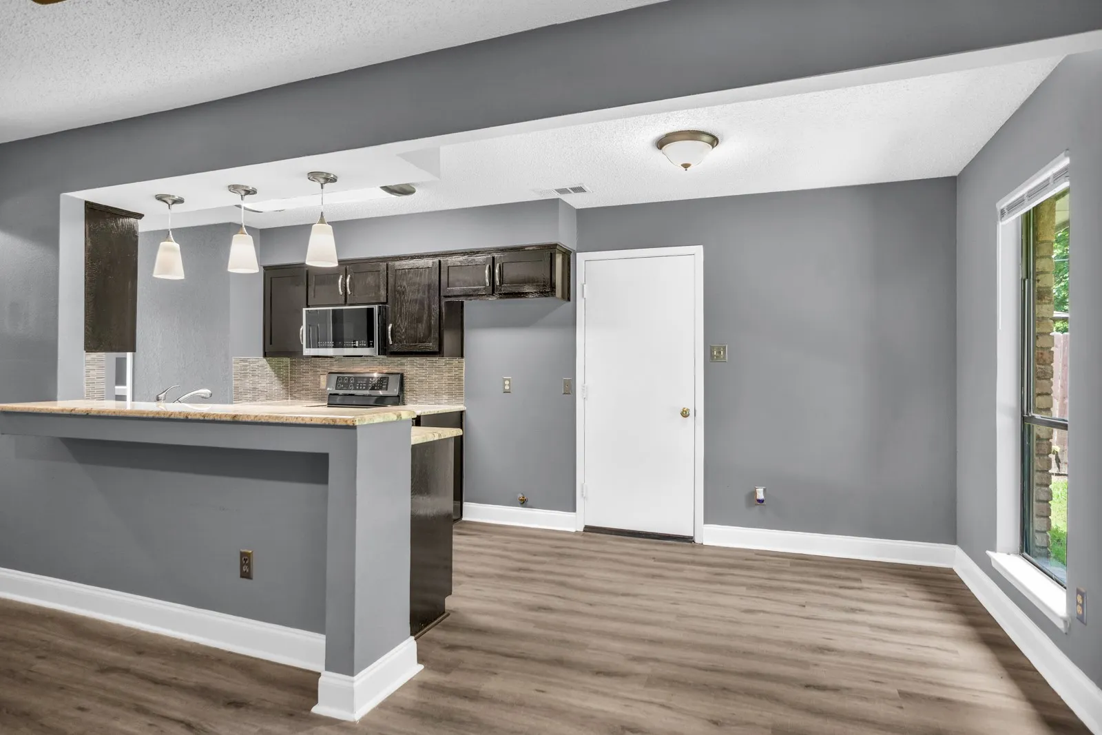 Single Family Residence For Sale in Dallas County , 4904 Brookhollow Drive, Sachse, Texas 75048, 3 Bedroom, 2 Bathroom, 1 Garage spaces, 1,276 Sqft, built in 1983, mls#21295512, Real Estate Agent in Sachse, Homes For Sale in Dallas county, Homes For Sale in Sachse, Realtor in Sachse Texas, Real Estate Brokerage Independent Realty Texas, Luminita Cordes Realtor