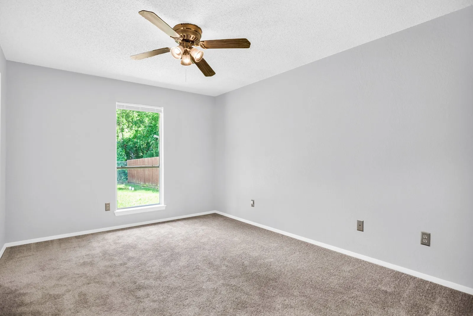 Single Family Residence For Sale in Dallas County , 4904 Brookhollow Drive, Sachse, Texas 75048, 3 Bedroom, 2 Bathroom, 1 Garage spaces, 1,276 Sqft, built in 1983, mls#21295512, Real Estate Agent in Sachse, Homes For Sale in Dallas county, Homes For Sale in Sachse, Realtor in Sachse Texas, Real Estate Brokerage Independent Realty Texas, Luminita Cordes Realtor