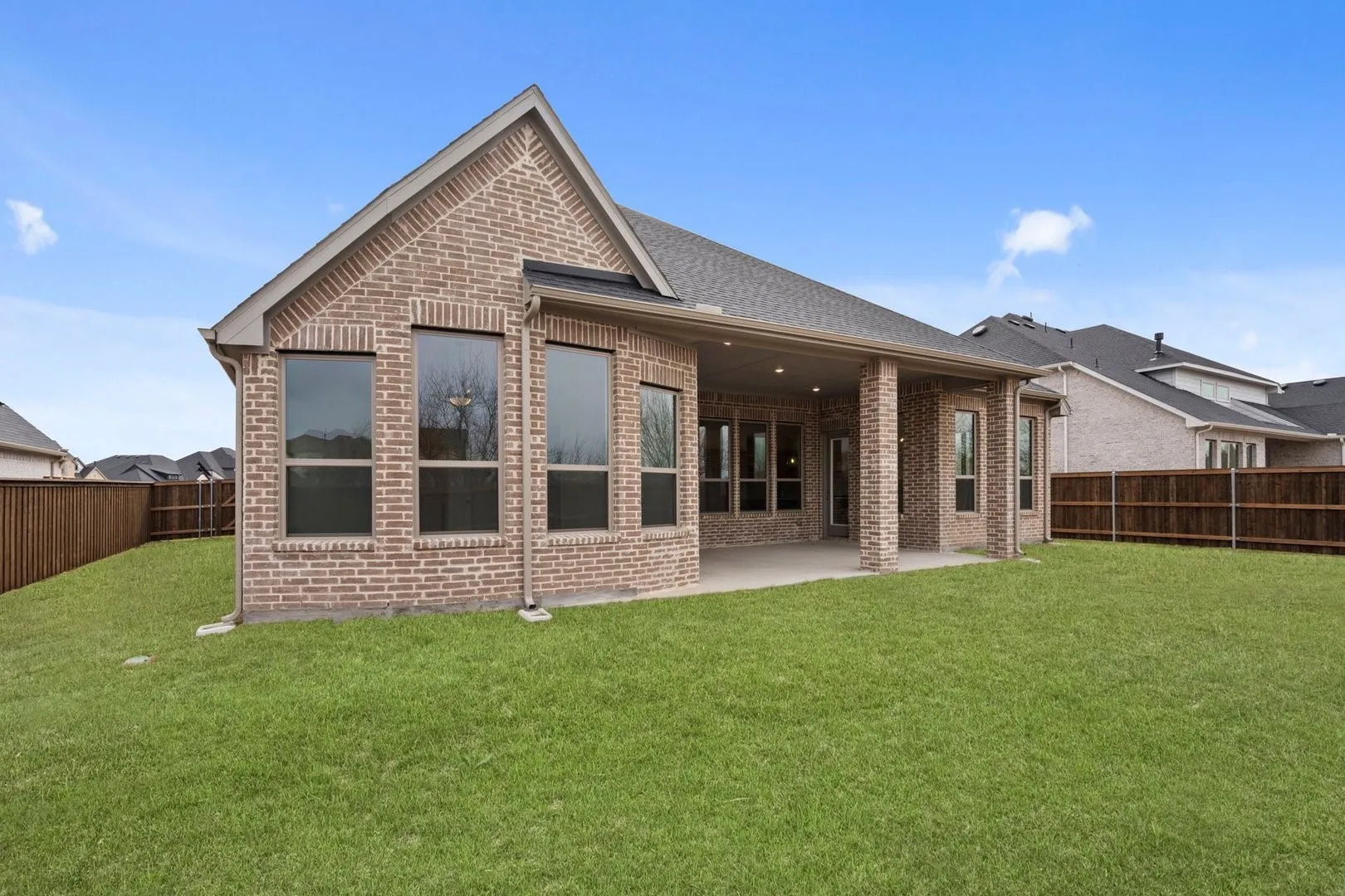 DAL_South Pointe_Gorman_2611 Brazos Dr (26)
