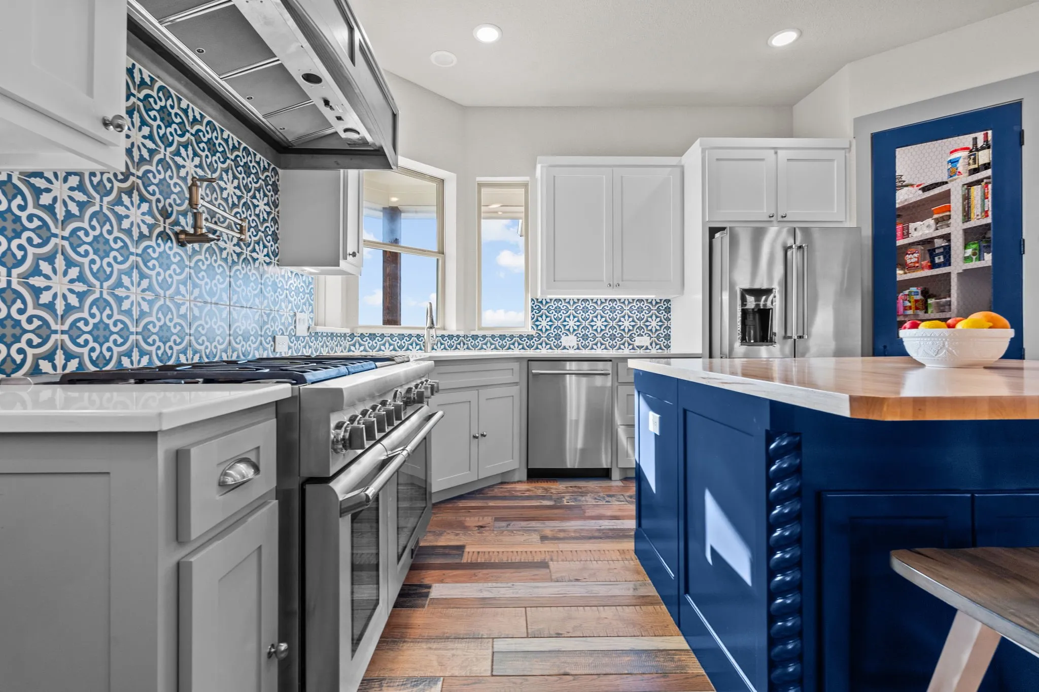 Single Family Residence For Sale in Parker County , 4747 Kelly Road, Aledo, Texas 76008, 4 Bedrooms, 6 Bathrooms, 3 Garage spaces, 4,155 Sqft, built in 2012, Price $2,300,000, mls#21256387, Real Estate Agent in Aledo, Homes For Sale in Parker county, Homes For Sale in Aledo, Realtor in Aledo Texas, Real Estate Brokerage Independent Realty Texas, Luminita Cordes Realtor