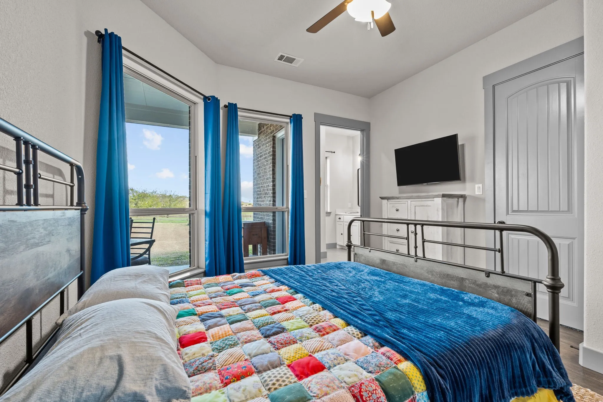 Single Family Residence For Sale in Parker County , 4747 Kelly Road, Aledo, Texas 76008, 4 Bedrooms, 6 Bathrooms, 3 Garage spaces, 4,155 Sqft, built in 2012, Price $2,300,000, mls#21256387, Real Estate Agent in Aledo, Homes For Sale in Parker county, Homes For Sale in Aledo, Realtor in Aledo Texas, Real Estate Brokerage Independent Realty Texas, Luminita Cordes Realtor