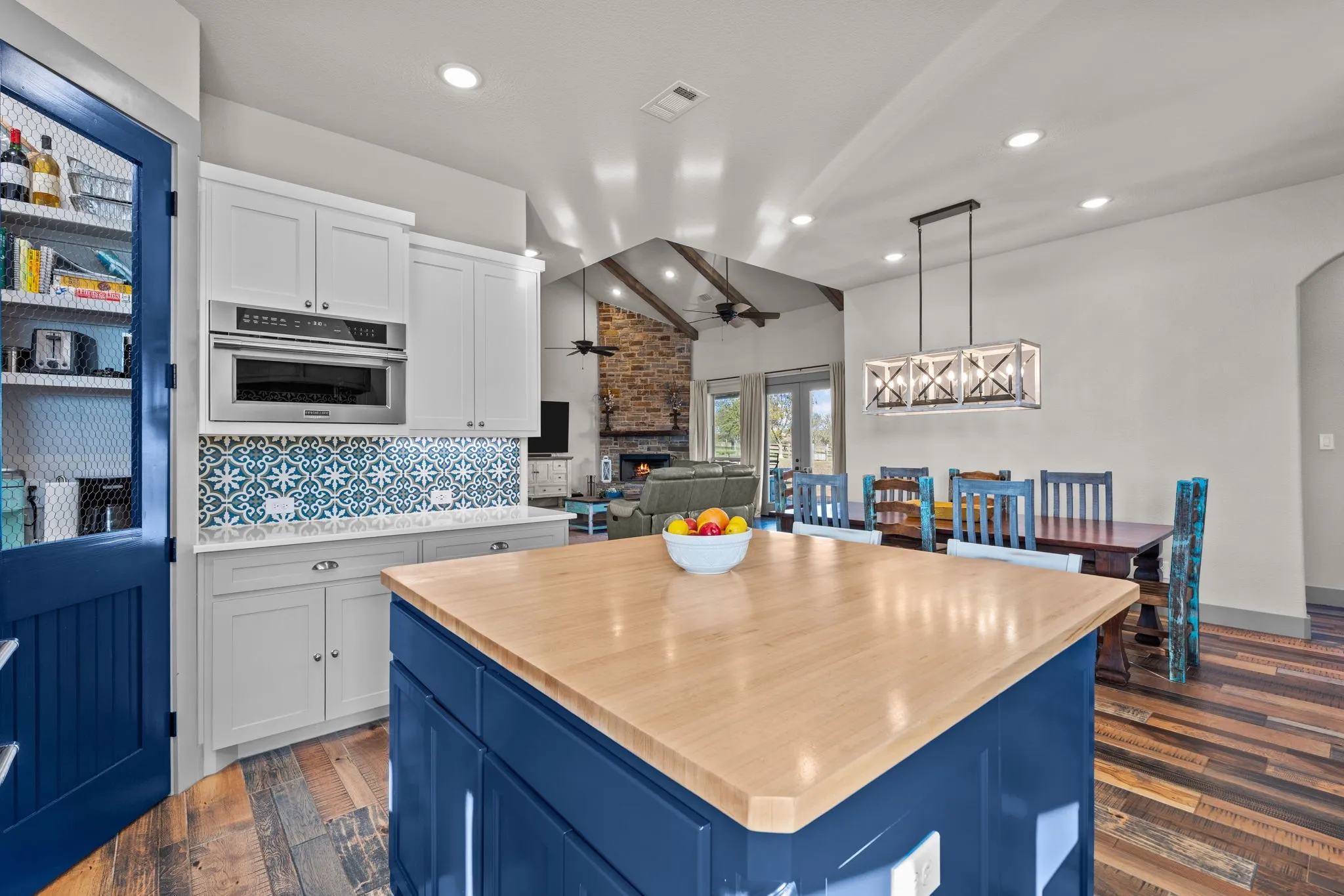 Single Family Residence For Sale in Parker County , 4747 Kelly Road, Aledo, Texas 76008, 4 Bedrooms, 6 Bathrooms, 3 Garage spaces, 4,155 Sqft, built in 2012, Price $2,300,000, mls#21256387, Real Estate Agent in Aledo, Homes For Sale in Parker county, Homes For Sale in Aledo, Realtor in Aledo Texas, Real Estate Brokerage Independent Realty Texas, Luminita Cordes Realtor