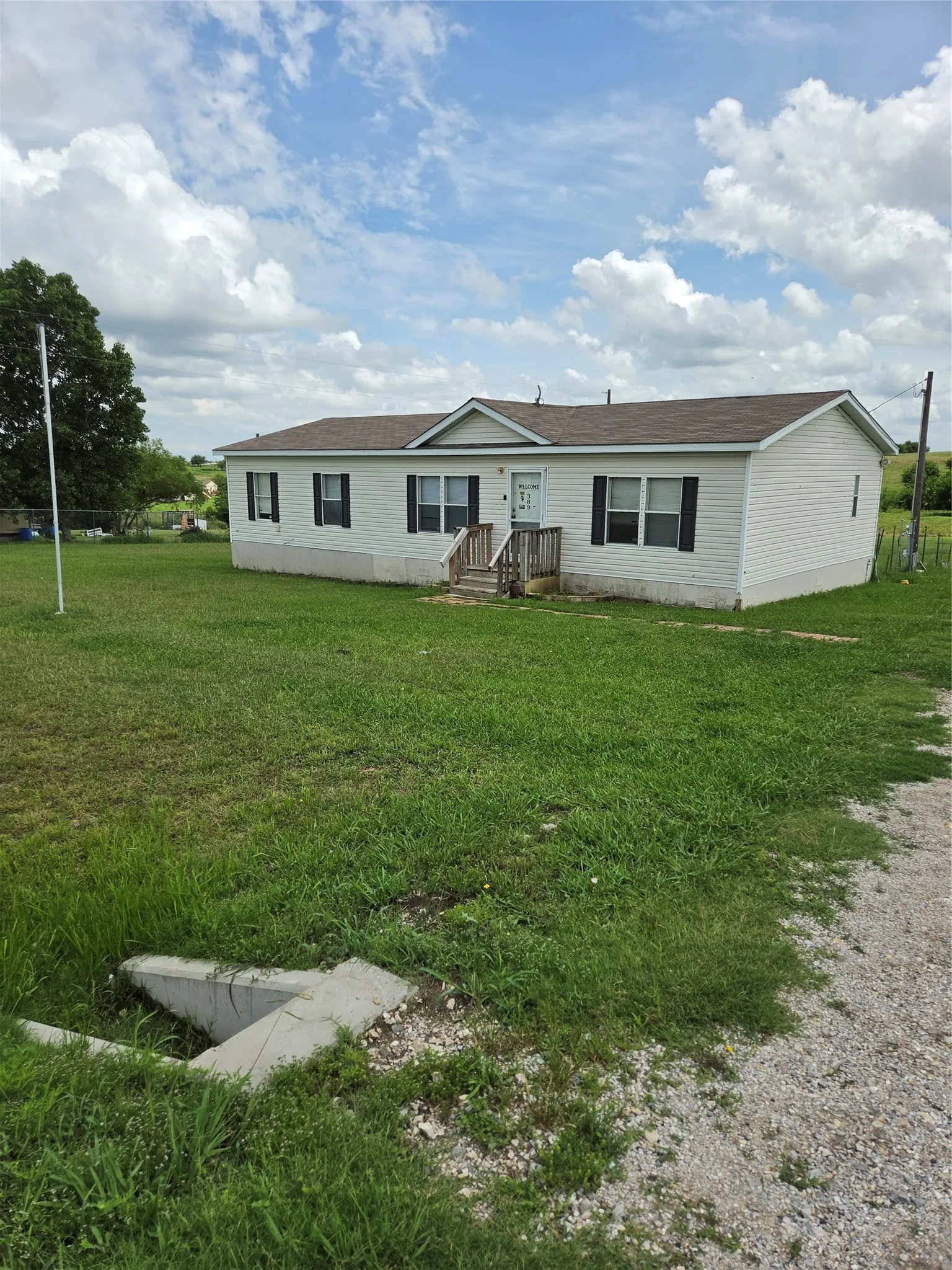 Manufactured Home For Sale in Wise County , 389 Hilltop Trail, New Fairview, Texas 76078, 3 Bedroom, 2 Bathroom, Garage spaces, 1,456 Sqft, built in 2007, mls#21295561, Real Estate Agent in New Fairview, Homes For Sale in Wise county, Homes For Sale in New Fairview, Realtor in New Fairview Texas, Real Estate Brokerage Independent Realty Texas, Luminita Cordes Realtor