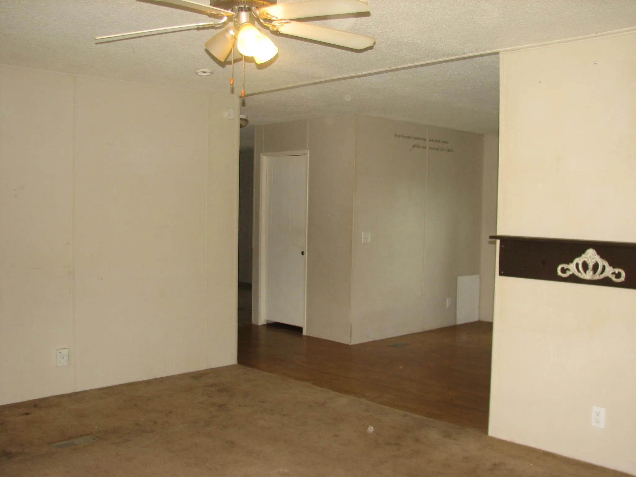 LR looking to dining area