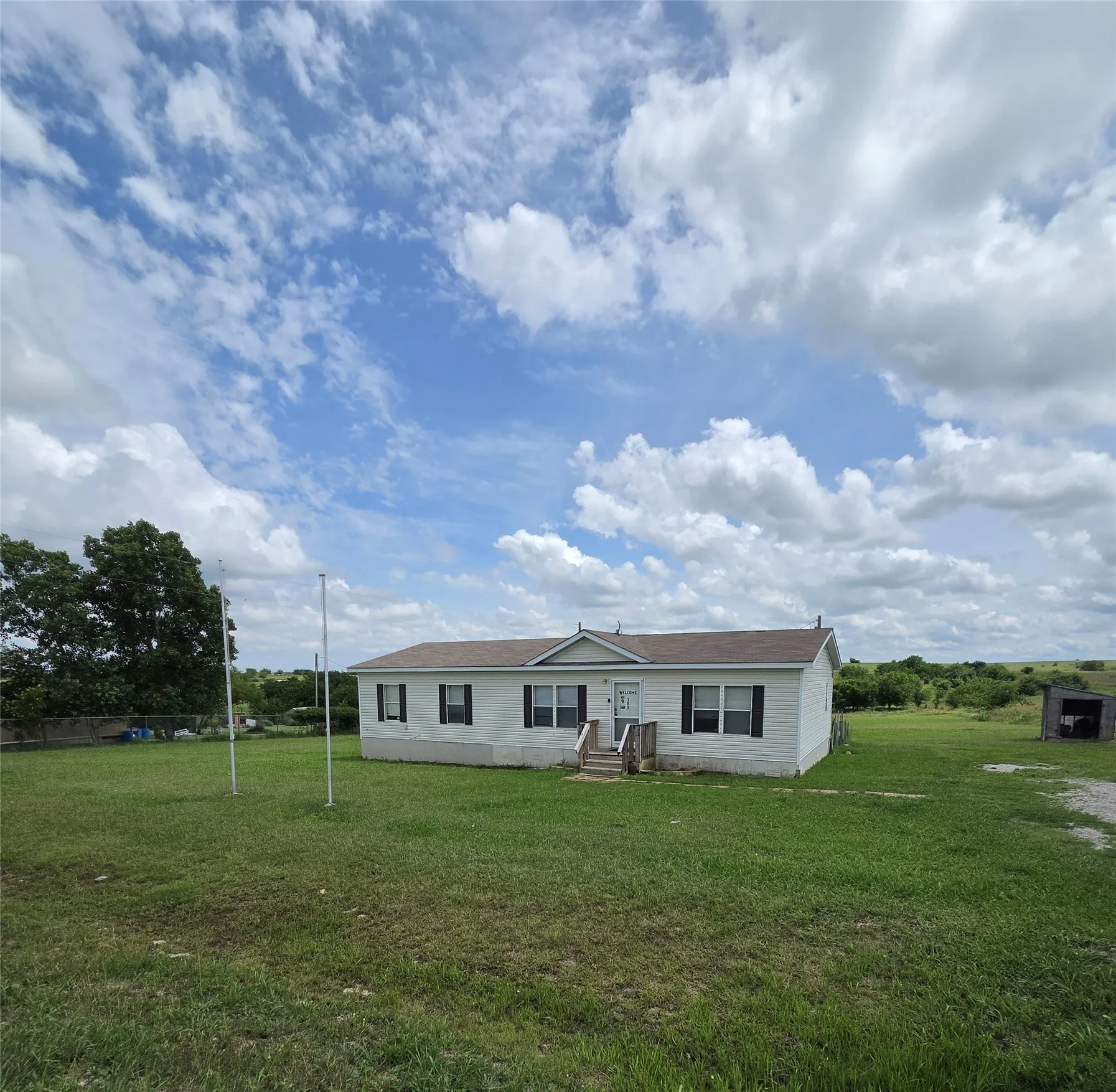 Manufactured Home For Sale in Wise County , 389 Hilltop Trail, New Fairview, Texas 76078, 3 Bedroom, 2 Bathroom, Garage spaces, 1,456 Sqft, built in 2007, mls#21295561, Real Estate Agent in New Fairview, Homes For Sale in Wise county, Homes For Sale in New Fairview, Realtor in New Fairview Texas, Real Estate Brokerage Independent Realty Texas, Luminita Cordes Realtor