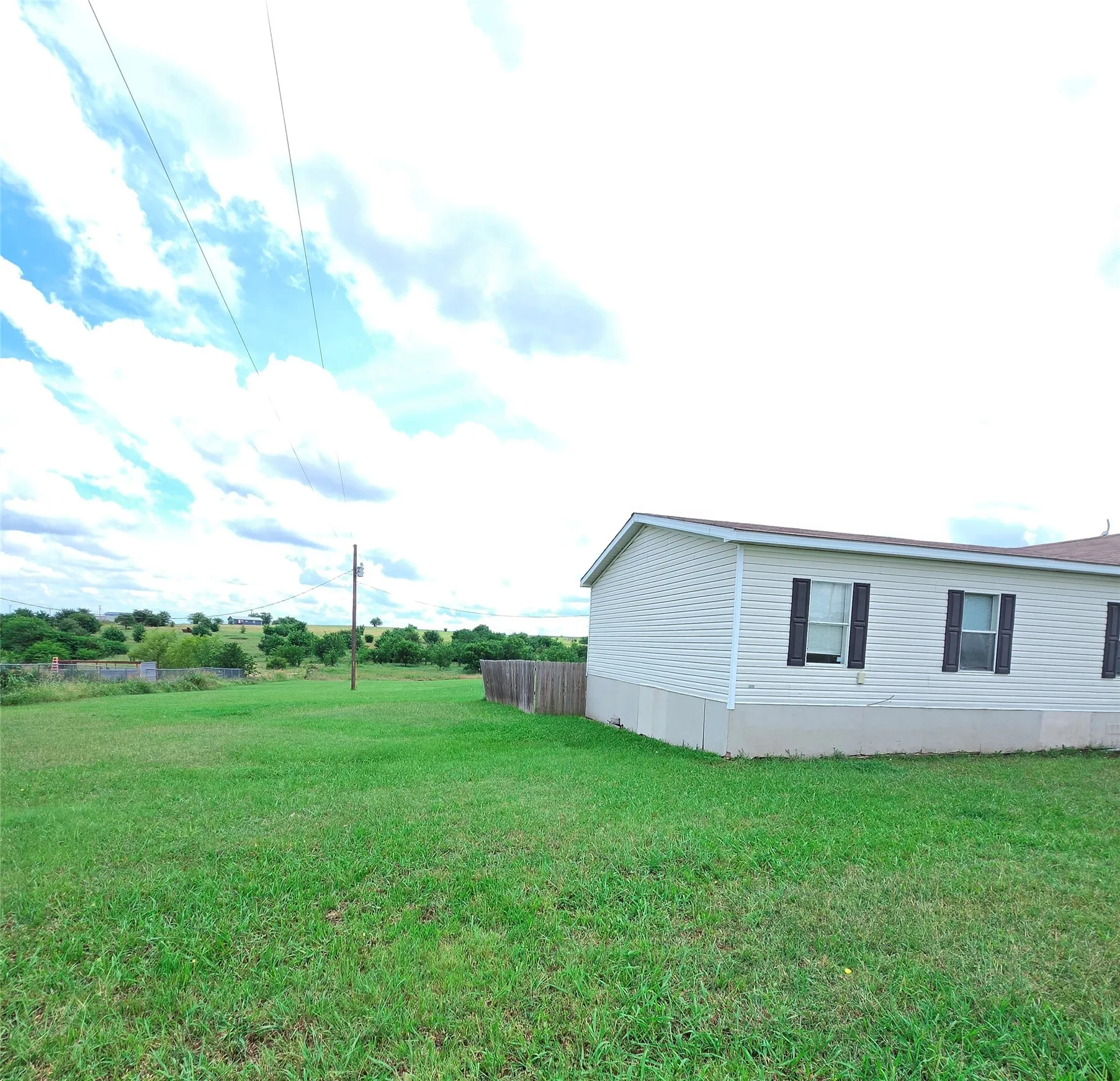 Manufactured Home For Sale in Wise County , 389 Hilltop Trail, New Fairview, Texas 76078, 3 Bedroom, 2 Bathroom, Garage spaces, 1,456 Sqft, built in 2007, mls#21295561, Real Estate Agent in New Fairview, Homes For Sale in Wise county, Homes For Sale in New Fairview, Realtor in New Fairview Texas, Real Estate Brokerage Independent Realty Texas, Luminita Cordes Realtor