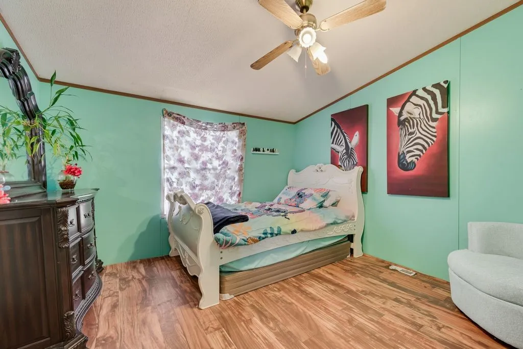 Secondary bedroom