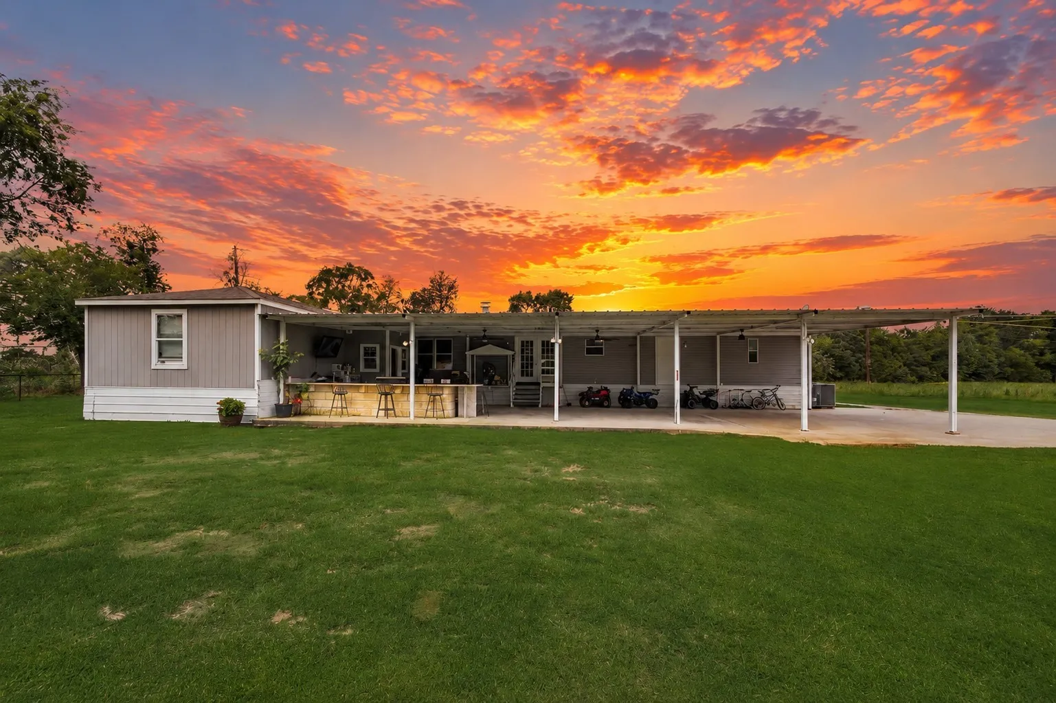 Mobile Home For Sale in Kaufman County , 1287 County Road 134, Kaufman, Texas 75142, 5 Bedroom, 3 Bathroom, Garage spaces, 2,128 Sqft, built in 2003, mls#21293709, Real Estate Agent in Kaufman, Homes For Sale in Kaufman county, Homes For Sale in Kaufman, Realtor in Kaufman Texas, Real Estate Brokerage Independent Realty Texas, Luminita Cordes Realtor