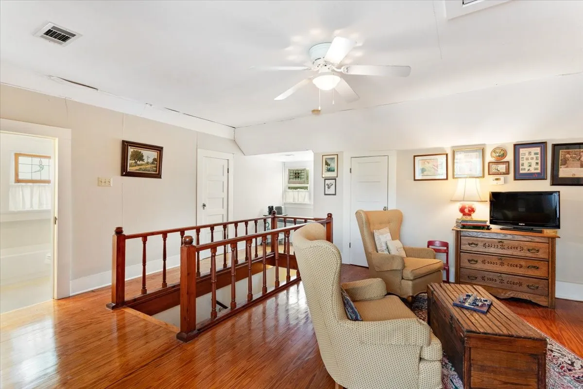 Single Family Residence For Sale in Fannin County , 704 E Main Street, Honey Grove, Texas 75446, 4 Bedroom, 4 Bathroom, 2 Garage spaces, 2,809 Sqft, built in 1905, mls#21295604, Real Estate Agent in Honey Grove, Homes For Sale in Fannin county, Homes For Sale in Honey Grove, Realtor in Honey Grove Texas, Real Estate Brokerage Independent Realty Texas, Luminita Cordes Realtor