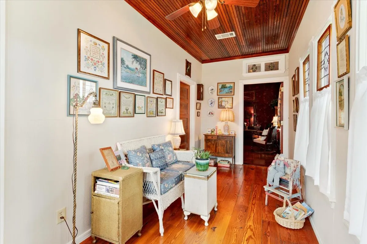 Single Family Residence For Sale in Fannin County , 704 E Main Street, Honey Grove, Texas 75446, 4 Bedroom, 4 Bathroom, 2 Garage spaces, 2,809 Sqft, built in 1905, mls#21295604, Real Estate Agent in Honey Grove, Homes For Sale in Fannin county, Homes For Sale in Honey Grove, Realtor in Honey Grove Texas, Real Estate Brokerage Independent Realty Texas, Luminita Cordes Realtor