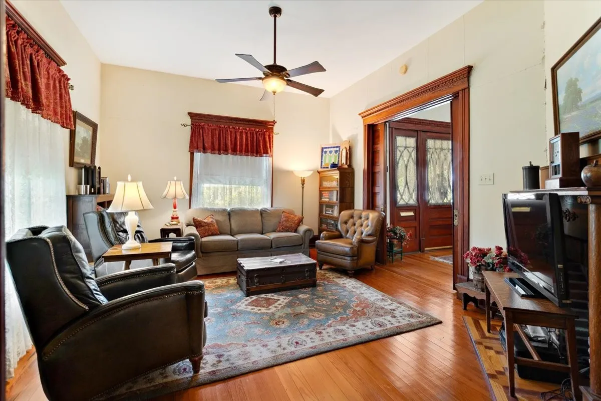 Single Family Residence For Sale in Fannin County , 704 E Main Street, Honey Grove, Texas 75446, 4 Bedroom, 4 Bathroom, 2 Garage spaces, 2,809 Sqft, built in 1905, mls#21295604, Real Estate Agent in Honey Grove, Homes For Sale in Fannin county, Homes For Sale in Honey Grove, Realtor in Honey Grove Texas, Real Estate Brokerage Independent Realty Texas, Luminita Cordes Realtor