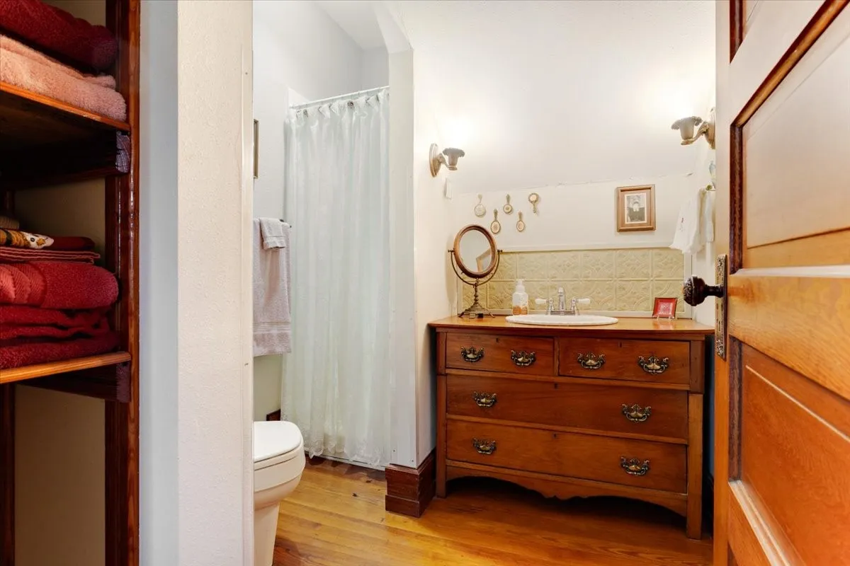 Single Family Residence For Sale in Fannin County , 704 E Main Street, Honey Grove, Texas 75446, 4 Bedroom, 4 Bathroom, 2 Garage spaces, 2,809 Sqft, built in 1905, mls#21295604, Real Estate Agent in Honey Grove, Homes For Sale in Fannin county, Homes For Sale in Honey Grove, Realtor in Honey Grove Texas, Real Estate Brokerage Independent Realty Texas, Luminita Cordes Realtor