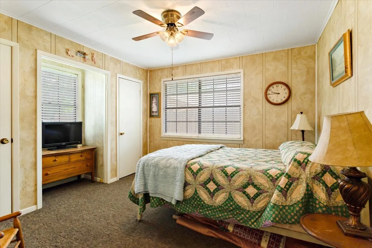 Single Family Residence For Sale in Fannin County , 704 E Main Street, Honey Grove, Texas 75446, 4 Bedroom, 4 Bathroom, 2 Garage spaces, 2,809 Sqft, built in 1905, mls#21295604, Real Estate Agent in Honey Grove, Homes For Sale in Fannin county, Homes For Sale in Honey Grove, Realtor in Honey Grove Texas, Real Estate Brokerage Independent Realty Texas, Luminita Cordes Realtor
