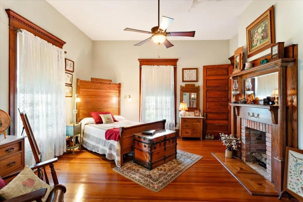 Single Family Residence For Sale in Fannin County , 704 E Main Street, Honey Grove, Texas 75446, 4 Bedroom, 4 Bathroom, 2 Garage spaces, 2,809 Sqft, built in 1905, mls#21295604, Real Estate Agent in Honey Grove, Homes For Sale in Fannin county, Homes For Sale in Honey Grove, Realtor in Honey Grove Texas, Real Estate Brokerage Independent Realty Texas, Luminita Cordes Realtor