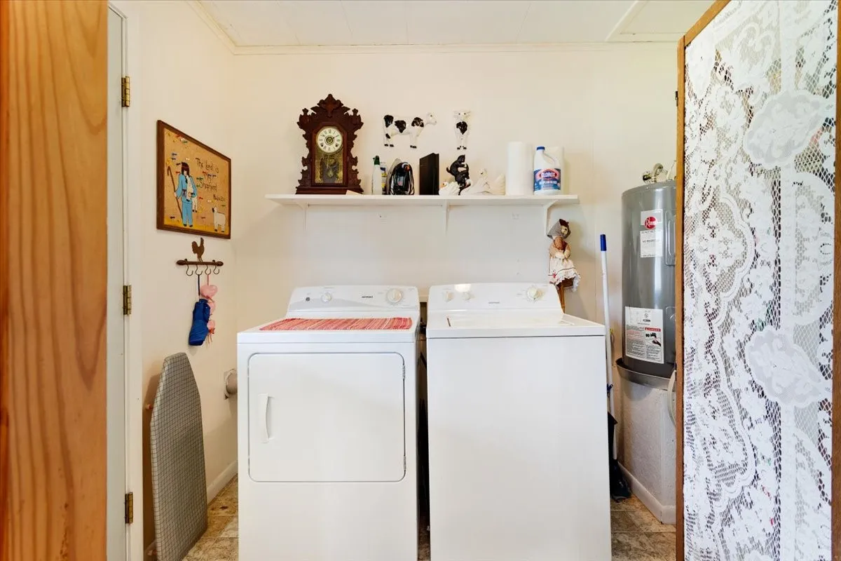 Single Family Residence For Sale in Fannin County , 704 E Main Street, Honey Grove, Texas 75446, 4 Bedroom, 4 Bathroom, 2 Garage spaces, 2,809 Sqft, built in 1905, mls#21295604, Real Estate Agent in Honey Grove, Homes For Sale in Fannin county, Homes For Sale in Honey Grove, Realtor in Honey Grove Texas, Real Estate Brokerage Independent Realty Texas, Luminita Cordes Realtor