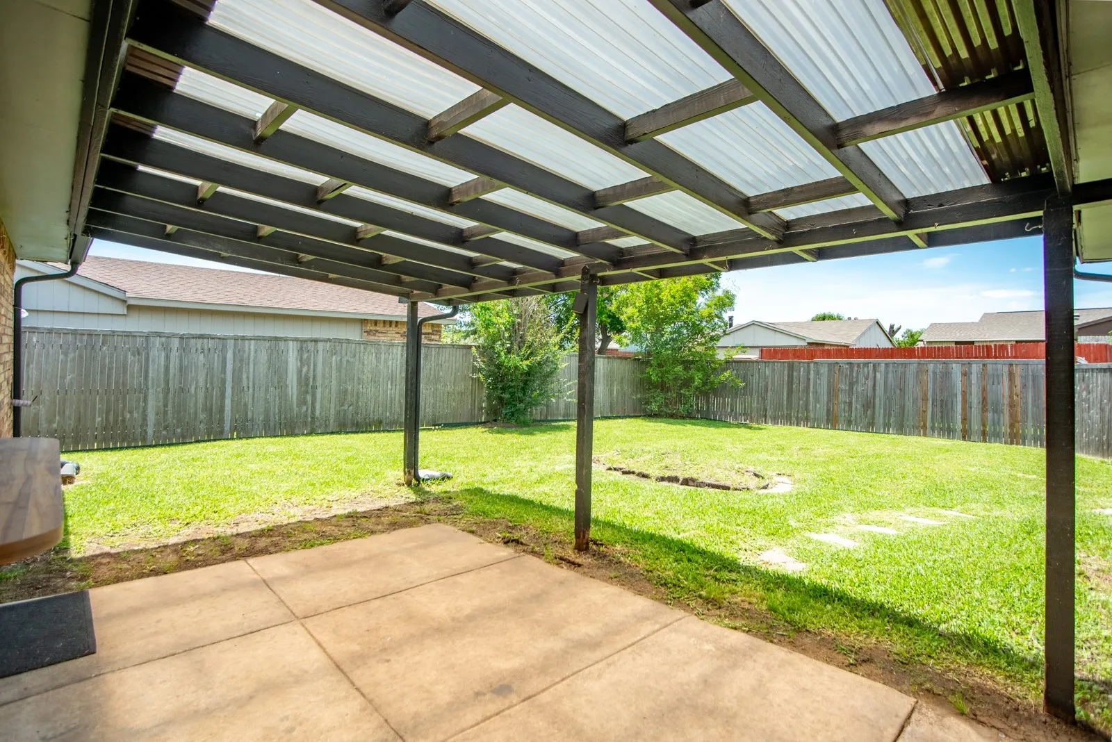 Single Family Residence For Sale in Dallas County , 1917 Vine Drive, Garland, Texas 75040, 3 Bedroom, 2 Bathroom, 2 Garage spaces, 1,711 Sqft, built in 1980, mls#21295580, Real Estate Agent in Garland, Homes For Sale in Dallas county, Homes For Sale in Garland, Realtor in Garland Texas, Real Estate Brokerage Independent Realty Texas, Luminita Cordes Realtor