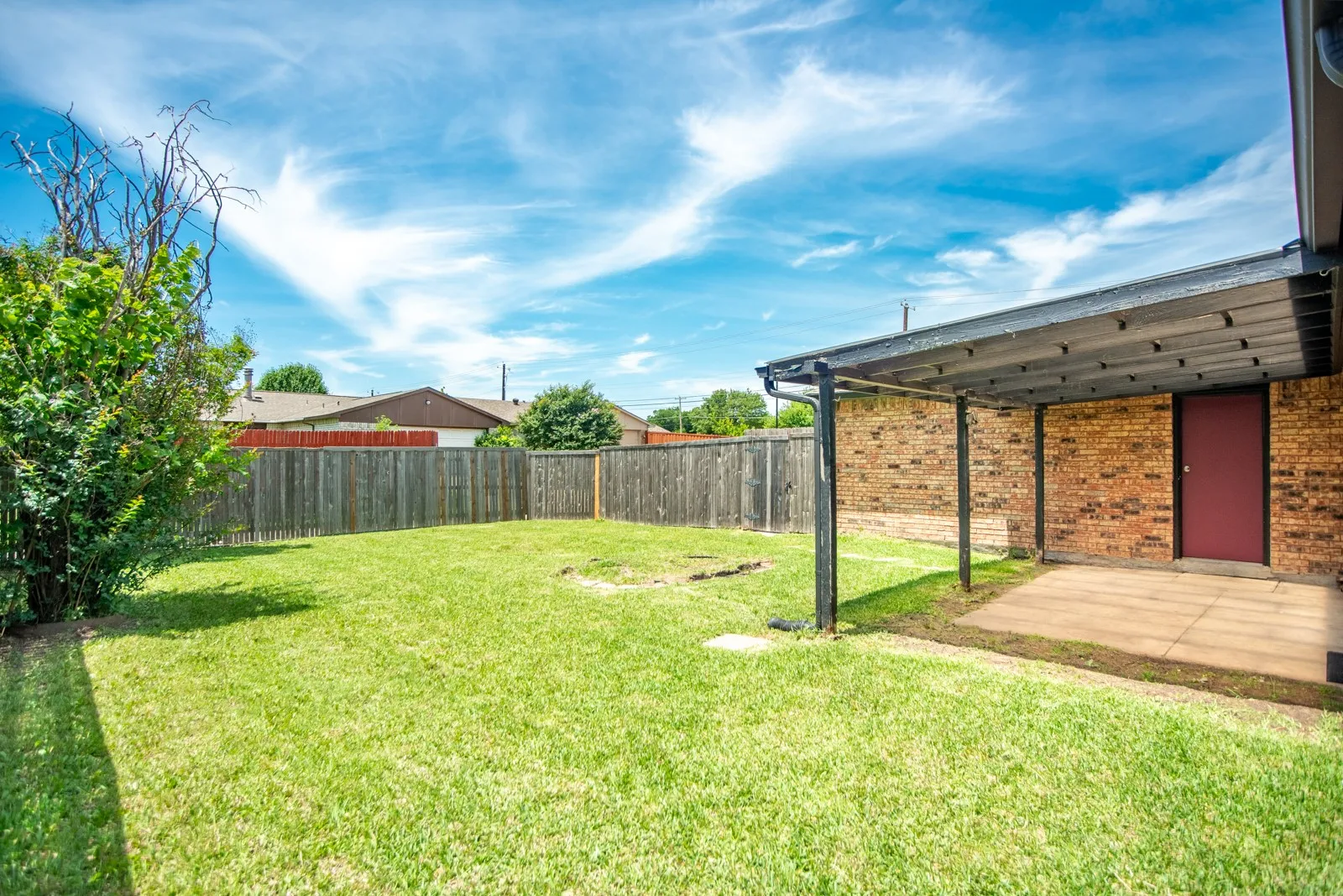 Single Family Residence For Sale in Dallas County , 1917 Vine Drive, Garland, Texas 75040, 3 Bedroom, 2 Bathroom, 2 Garage spaces, 1,711 Sqft, built in 1980, mls#21295580, Real Estate Agent in Garland, Homes For Sale in Dallas county, Homes For Sale in Garland, Realtor in Garland Texas, Real Estate Brokerage Independent Realty Texas, Luminita Cordes Realtor