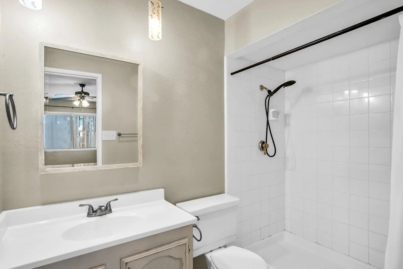Single Family Residence For Sale in Dallas County , 1917 Vine Drive, Garland, Texas 75040, 3 Bedroom, 2 Bathroom, 2 Garage spaces, 1,711 Sqft, built in 1980, mls#21295580, Real Estate Agent in Garland, Homes For Sale in Dallas county, Homes For Sale in Garland, Realtor in Garland Texas, Real Estate Brokerage Independent Realty Texas, Luminita Cordes Realtor