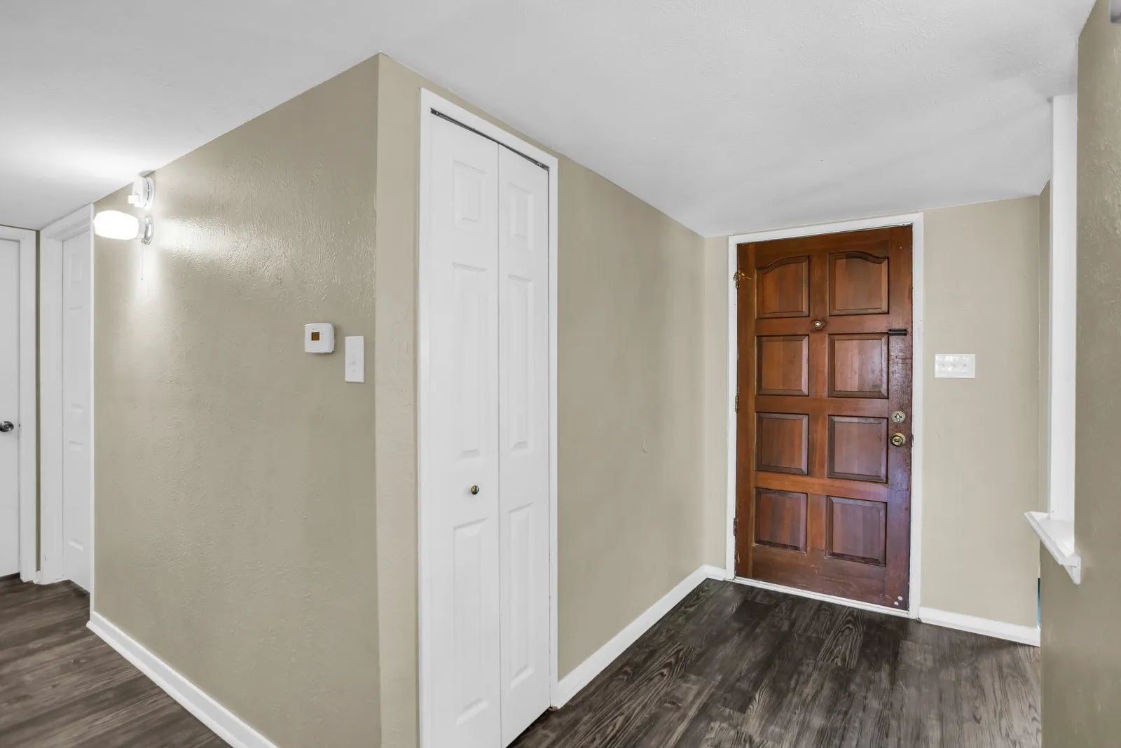 Single Family Residence For Sale in Dallas County , 1917 Vine Drive, Garland, Texas 75040, 3 Bedroom, 2 Bathroom, 2 Garage spaces, 1,711 Sqft, built in 1980, mls#21295580, Real Estate Agent in Garland, Homes For Sale in Dallas county, Homes For Sale in Garland, Realtor in Garland Texas, Real Estate Brokerage Independent Realty Texas, Luminita Cordes Realtor