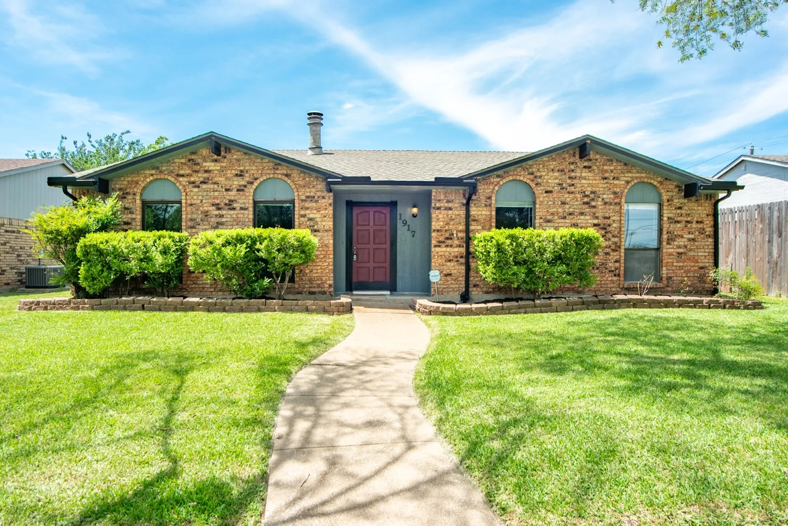 Single Family Residence For Sale in Dallas County , 1917 Vine Drive, Garland, Texas 75040, 3 Bedroom, 2 Bathroom, 2 Garage spaces, 1,711 Sqft, built in 1980, mls#21295580, Real Estate Agent in Garland, Homes For Sale in Dallas county, Homes For Sale in Garland, Realtor in Garland Texas, Real Estate Brokerage Independent Realty Texas, Luminita Cordes Realtor