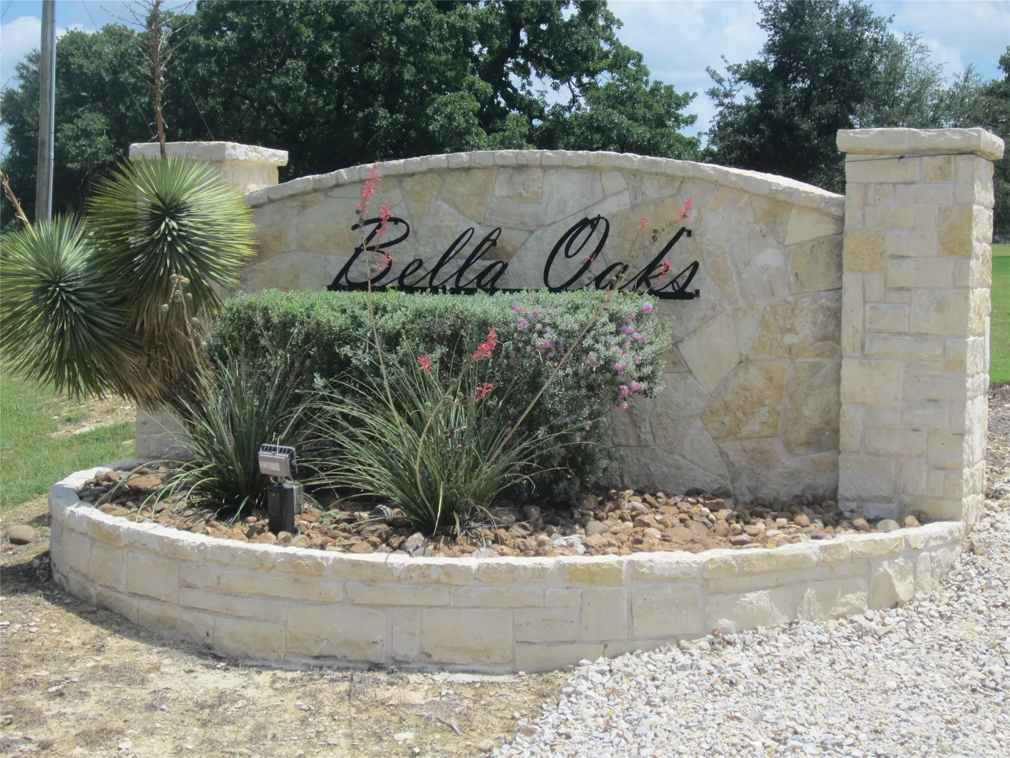 Beautiful Bella Oaks Community