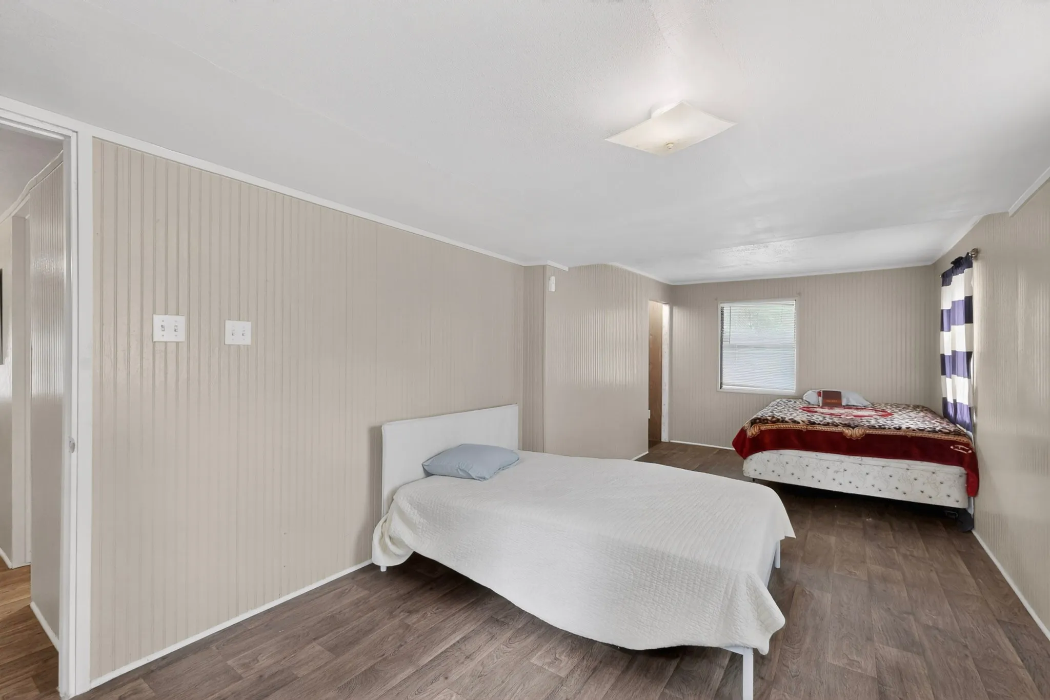 Mobile Home For Sale in Hunt County , 10823 Lakeview Trail, Quinlan, Texas 75474, 2 Bedroom, 1 Bathroom, Garage spaces, 736 Sqft, built in 1997, mls#21294285, Real Estate Agent in Quinlan, Homes For Sale in Hunt county, Homes For Sale in Quinlan, Realtor in Quinlan Texas, Real Estate Brokerage Independent Realty Texas, Luminita Cordes Realtor