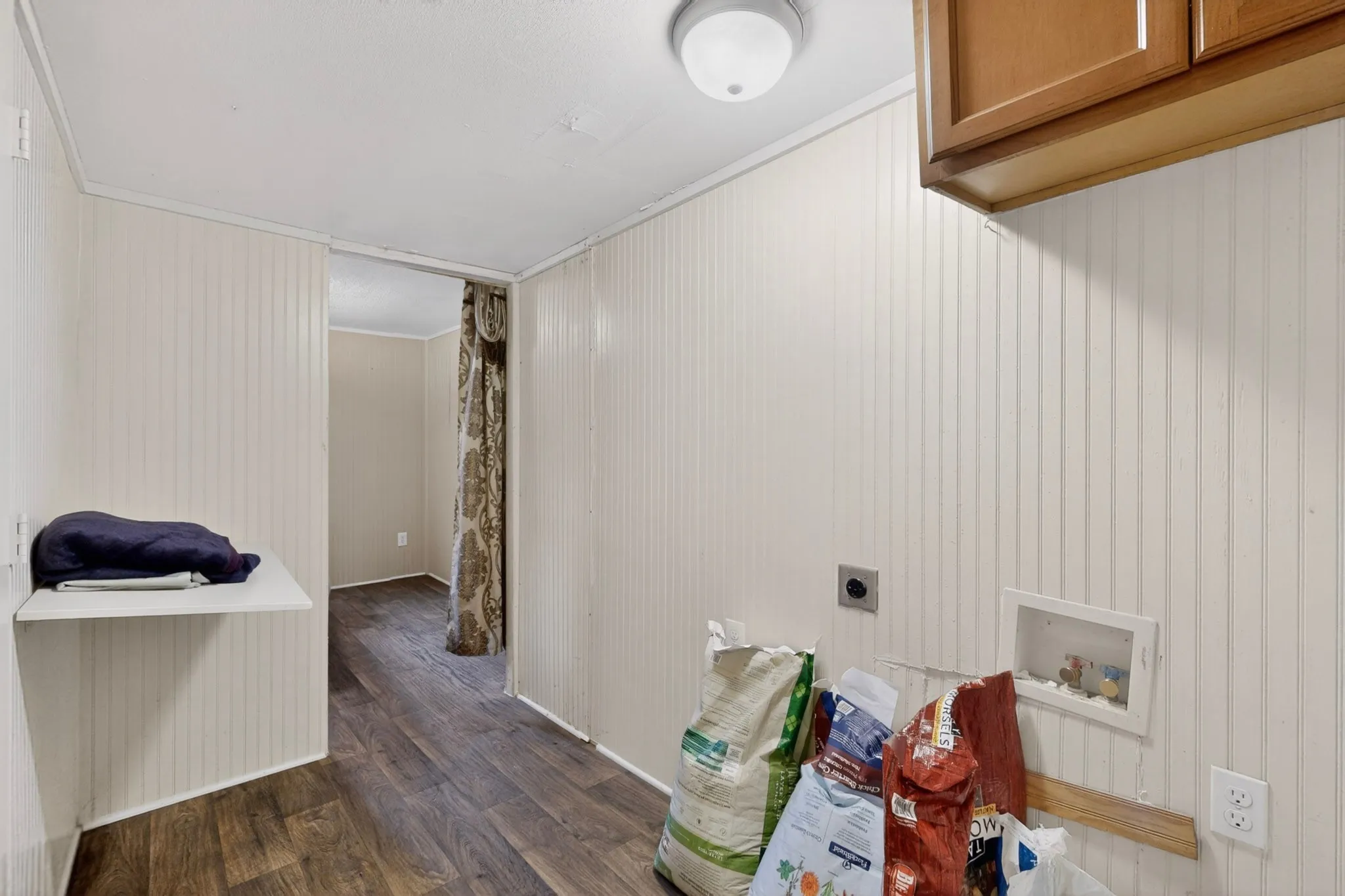 Mobile Home For Sale in Hunt County , 10823 Lakeview Trail, Quinlan, Texas 75474, 2 Bedroom, 1 Bathroom, Garage spaces, 736 Sqft, built in 1997, mls#21294285, Real Estate Agent in Quinlan, Homes For Sale in Hunt county, Homes For Sale in Quinlan, Realtor in Quinlan Texas, Real Estate Brokerage Independent Realty Texas, Luminita Cordes Realtor