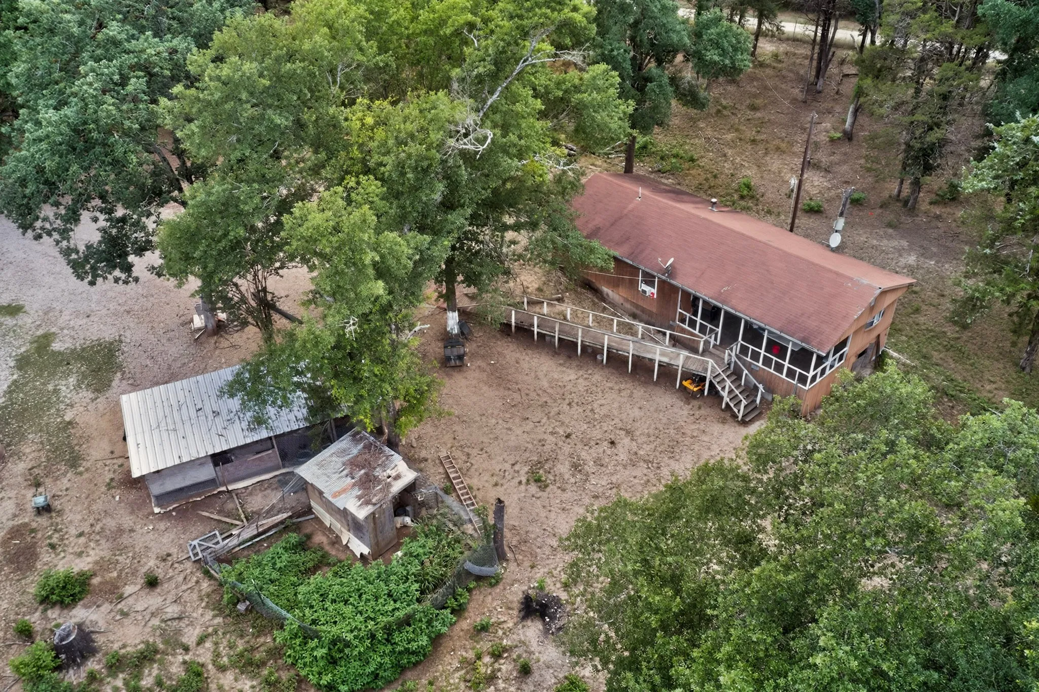 Mobile Home For Sale in Hunt County , 10823 Lakeview Trail, Quinlan, Texas 75474, 2 Bedroom, 1 Bathroom, Garage spaces, 736 Sqft, built in 1997, mls#21294285, Real Estate Agent in Quinlan, Homes For Sale in Hunt county, Homes For Sale in Quinlan, Realtor in Quinlan Texas, Real Estate Brokerage Independent Realty Texas, Luminita Cordes Realtor