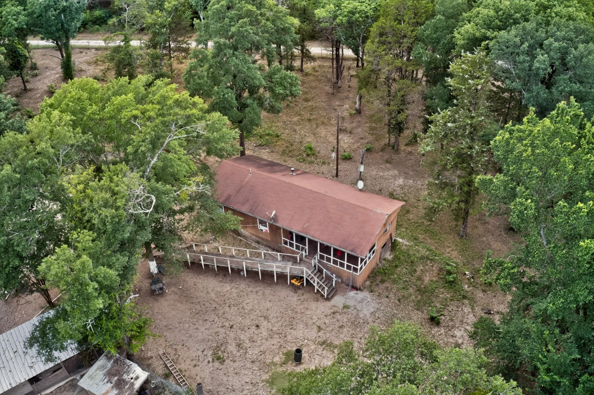 Mobile Home For Sale in Hunt County , 10823 Lakeview Trail, Quinlan, Texas 75474, 2 Bedroom, 1 Bathroom, Garage spaces, 736 Sqft, built in 1997, mls#21294285, Real Estate Agent in Quinlan, Homes For Sale in Hunt county, Homes For Sale in Quinlan, Realtor in Quinlan Texas, Real Estate Brokerage Independent Realty Texas, Luminita Cordes Realtor