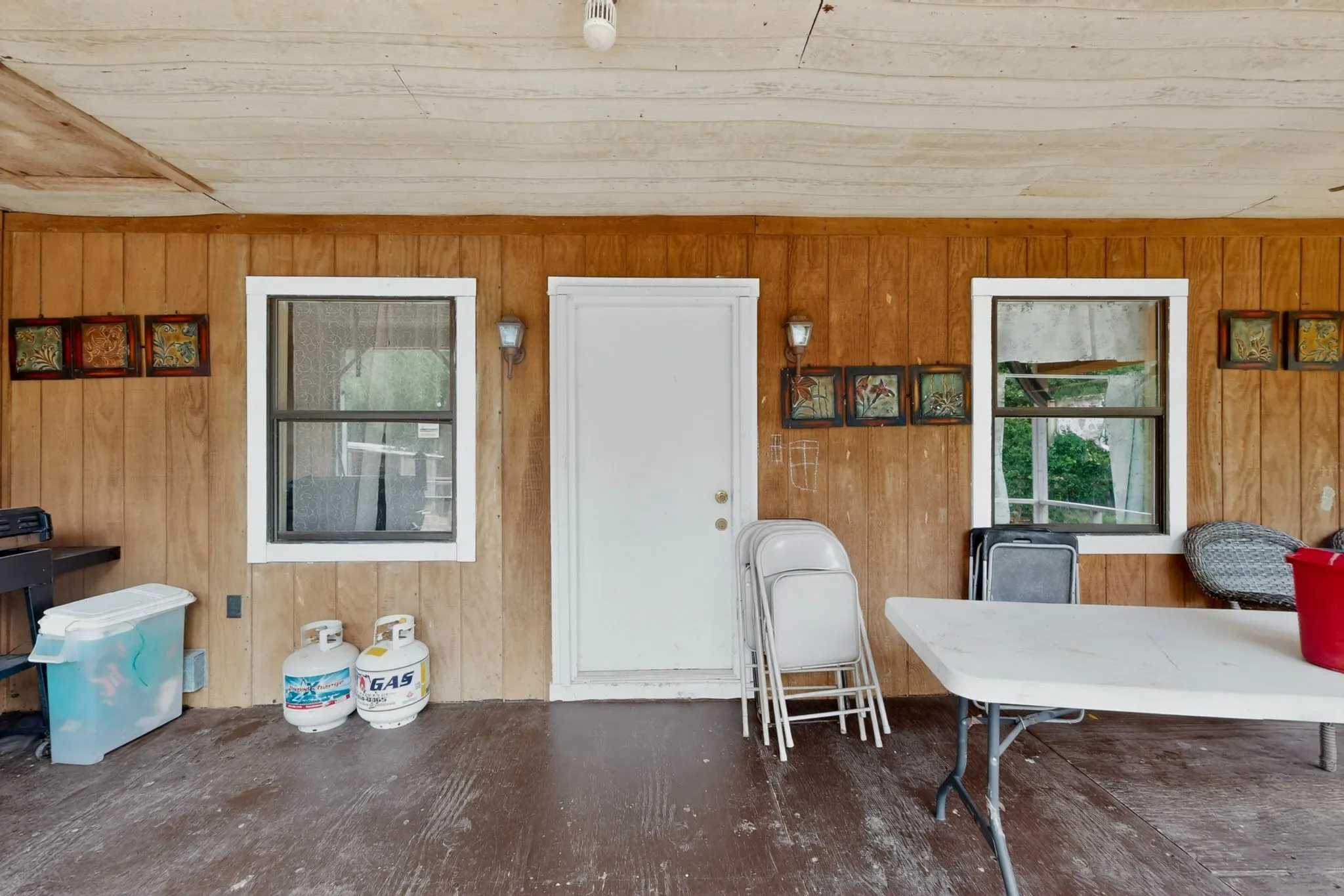 Mobile Home For Sale in Hunt County , 10823 Lakeview Trail, Quinlan, Texas 75474, 2 Bedroom, 1 Bathroom, Garage spaces, 736 Sqft, built in 1997, mls#21294285, Real Estate Agent in Quinlan, Homes For Sale in Hunt county, Homes For Sale in Quinlan, Realtor in Quinlan Texas, Real Estate Brokerage Independent Realty Texas, Luminita Cordes Realtor
