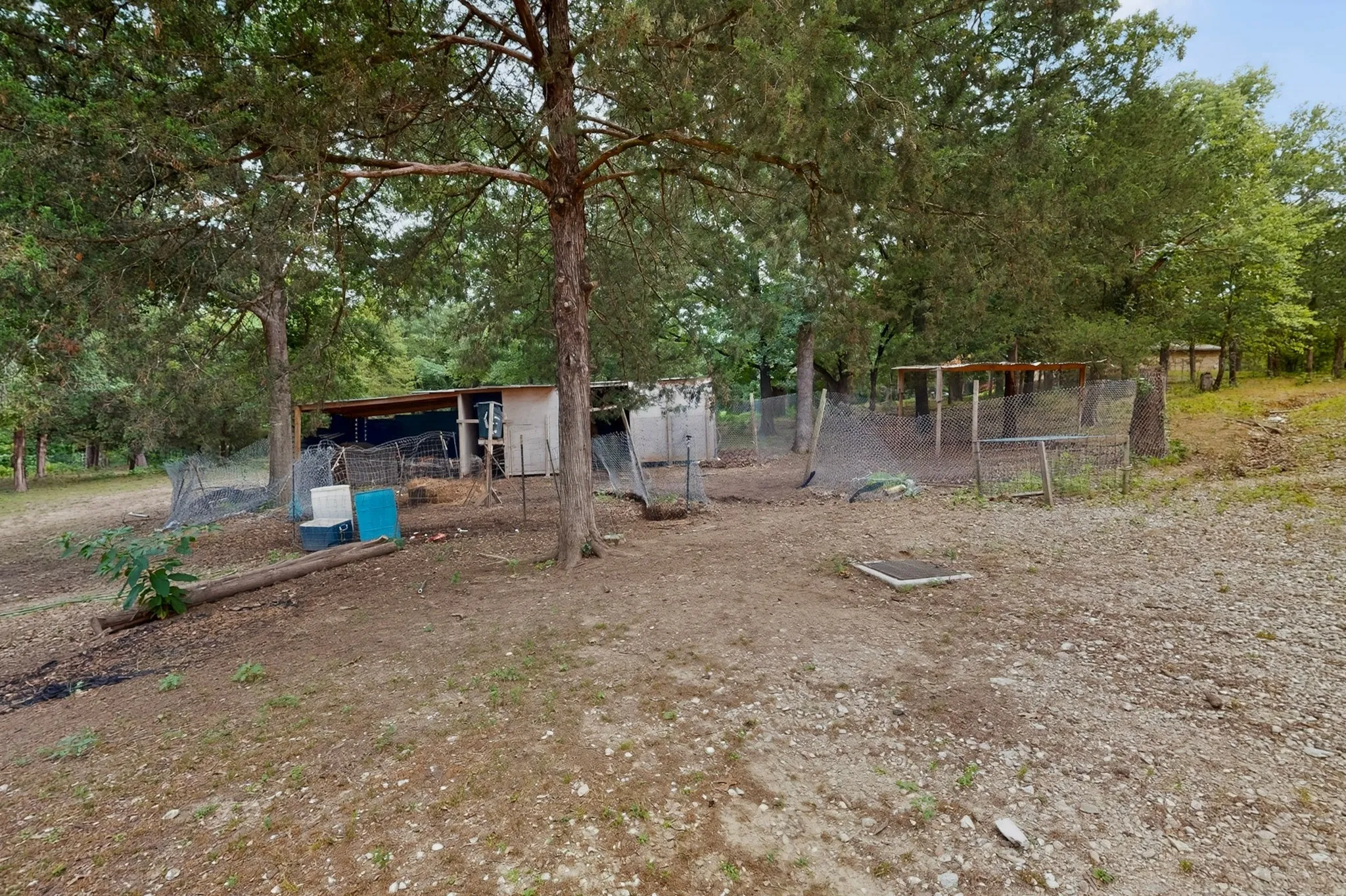Mobile Home For Sale in Hunt County , 10823 Lakeview Trail, Quinlan, Texas 75474, 2 Bedroom, 1 Bathroom, Garage spaces, 736 Sqft, built in 1997, mls#21294285, Real Estate Agent in Quinlan, Homes For Sale in Hunt county, Homes For Sale in Quinlan, Realtor in Quinlan Texas, Real Estate Brokerage Independent Realty Texas, Luminita Cordes Realtor