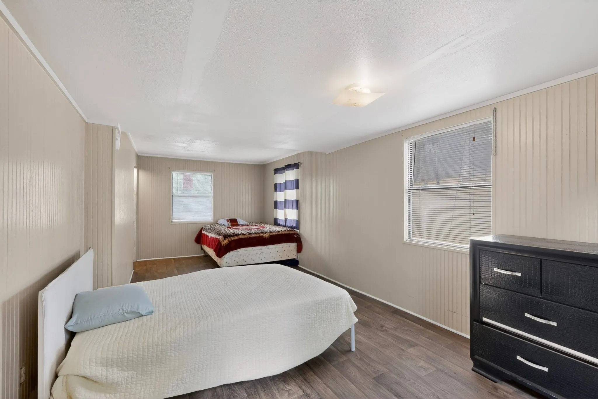 Mobile Home For Sale in Hunt County , 10823 Lakeview Trail, Quinlan, Texas 75474, 2 Bedroom, 1 Bathroom, Garage spaces, 736 Sqft, built in 1997, mls#21294285, Real Estate Agent in Quinlan, Homes For Sale in Hunt county, Homes For Sale in Quinlan, Realtor in Quinlan Texas, Real Estate Brokerage Independent Realty Texas, Luminita Cordes Realtor