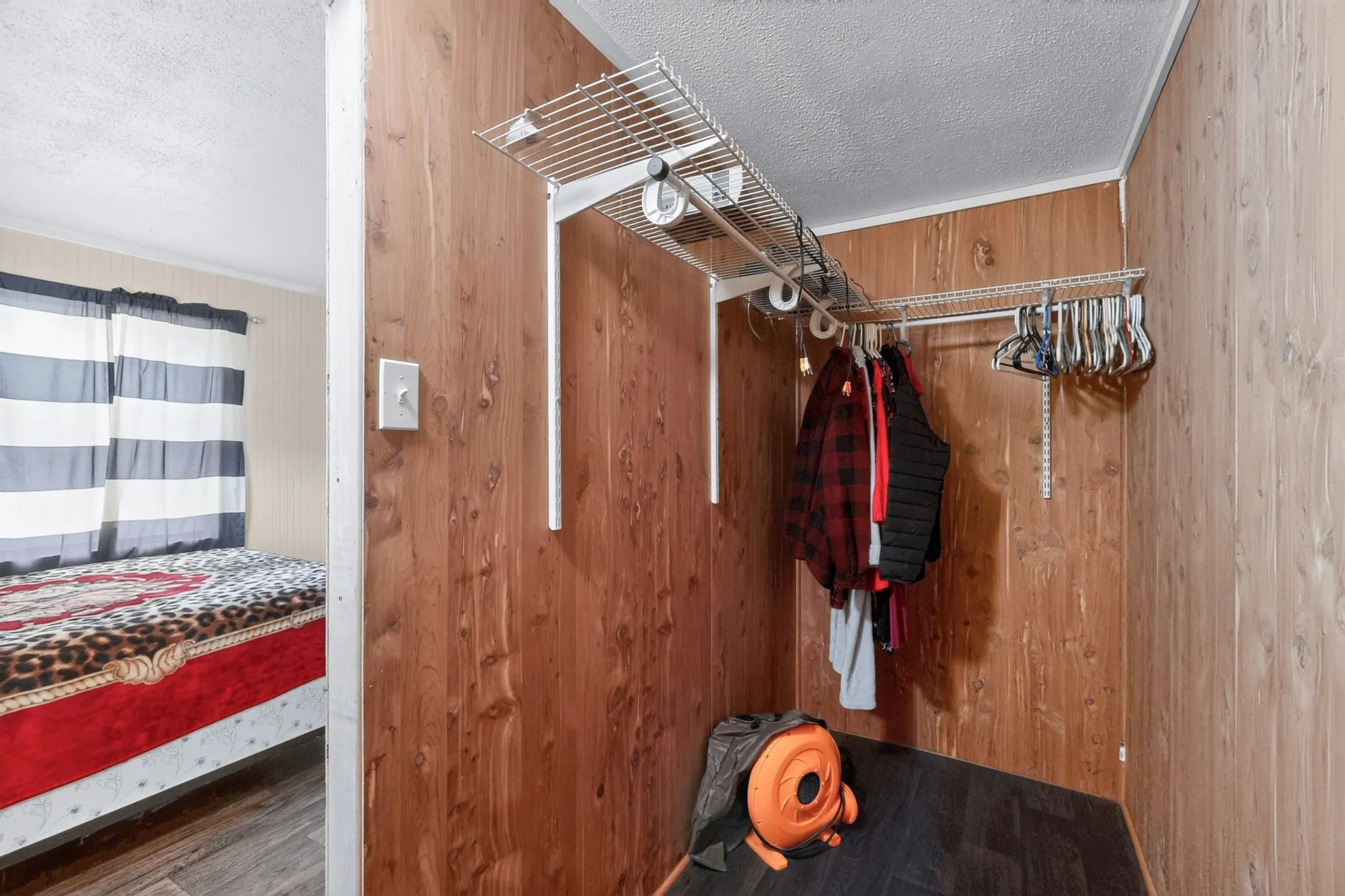 Mobile Home For Sale in Hunt County , 10823 Lakeview Trail, Quinlan, Texas 75474, 2 Bedroom, 1 Bathroom, Garage spaces, 736 Sqft, built in 1997, mls#21294285, Real Estate Agent in Quinlan, Homes For Sale in Hunt county, Homes For Sale in Quinlan, Realtor in Quinlan Texas, Real Estate Brokerage Independent Realty Texas, Luminita Cordes Realtor