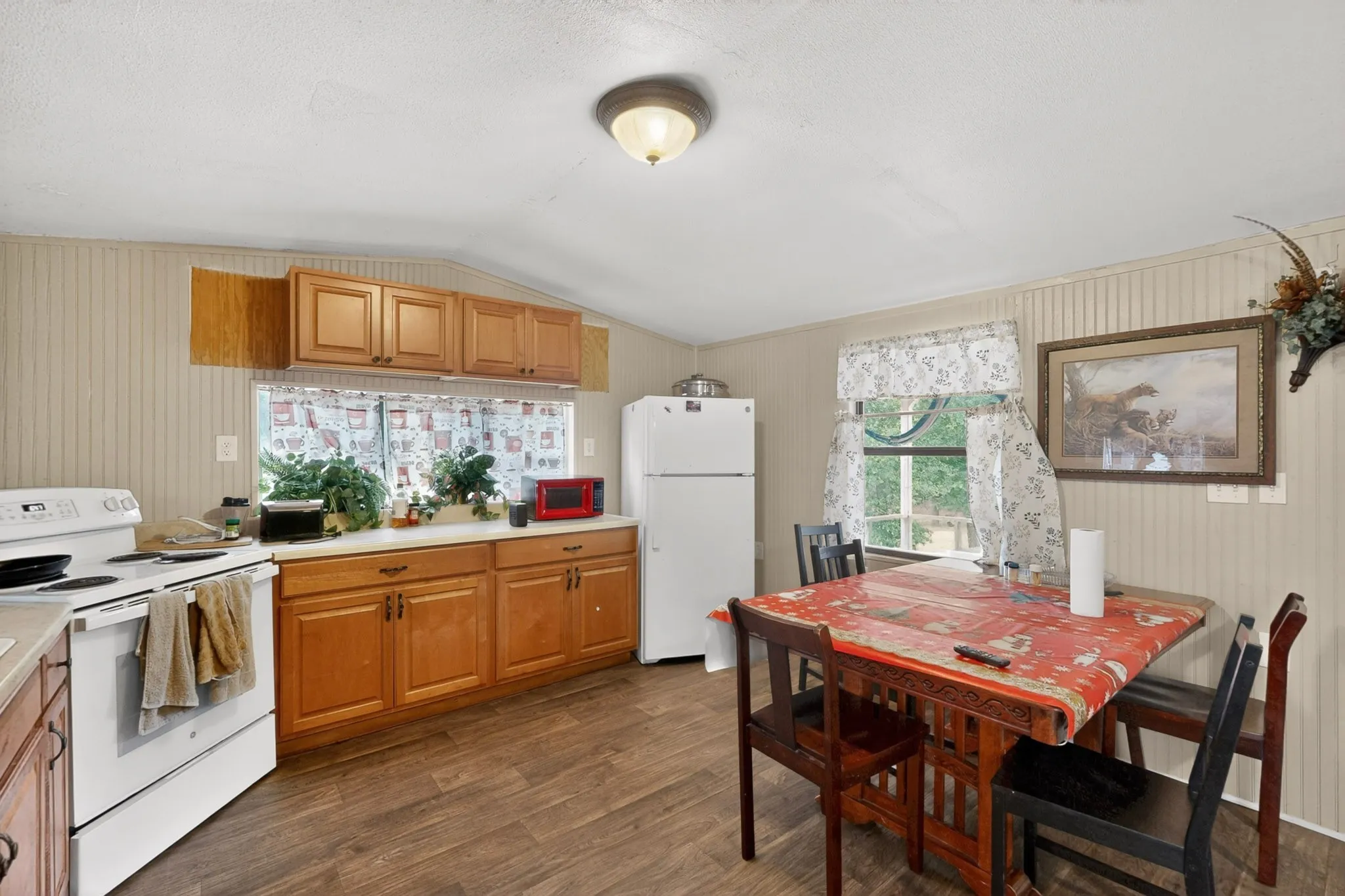 Mobile Home For Sale in Hunt County , 10823 Lakeview Trail, Quinlan, Texas 75474, 2 Bedroom, 1 Bathroom, Garage spaces, 736 Sqft, built in 1997, mls#21294285, Real Estate Agent in Quinlan, Homes For Sale in Hunt county, Homes For Sale in Quinlan, Realtor in Quinlan Texas, Real Estate Brokerage Independent Realty Texas, Luminita Cordes Realtor