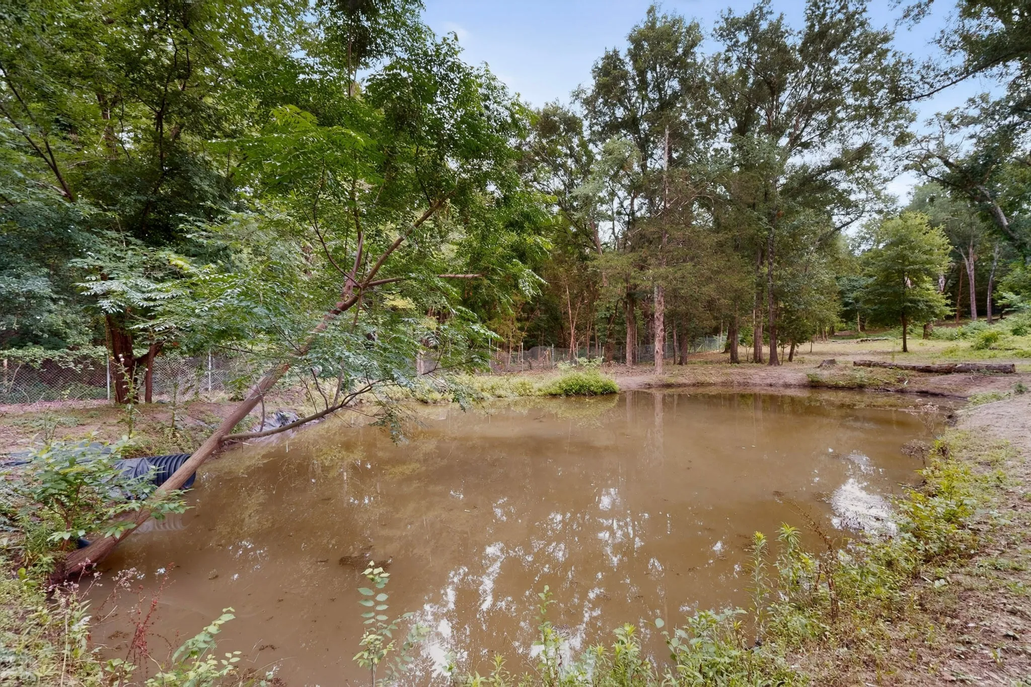 Mobile Home For Sale in Hunt County , 10823 Lakeview Trail, Quinlan, Texas 75474, 2 Bedroom, 1 Bathroom, Garage spaces, 736 Sqft, built in 1997, mls#21294285, Real Estate Agent in Quinlan, Homes For Sale in Hunt county, Homes For Sale in Quinlan, Realtor in Quinlan Texas, Real Estate Brokerage Independent Realty Texas, Luminita Cordes Realtor