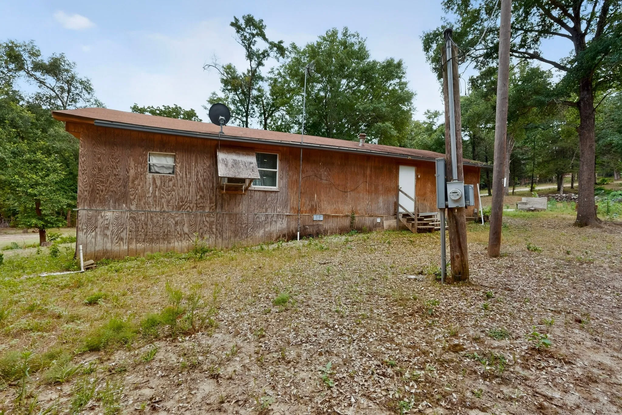 Mobile Home For Sale in Hunt County , 10823 Lakeview Trail, Quinlan, Texas 75474, 2 Bedroom, 1 Bathroom, Garage spaces, 736 Sqft, built in 1997, mls#21294285, Real Estate Agent in Quinlan, Homes For Sale in Hunt county, Homes For Sale in Quinlan, Realtor in Quinlan Texas, Real Estate Brokerage Independent Realty Texas, Luminita Cordes Realtor