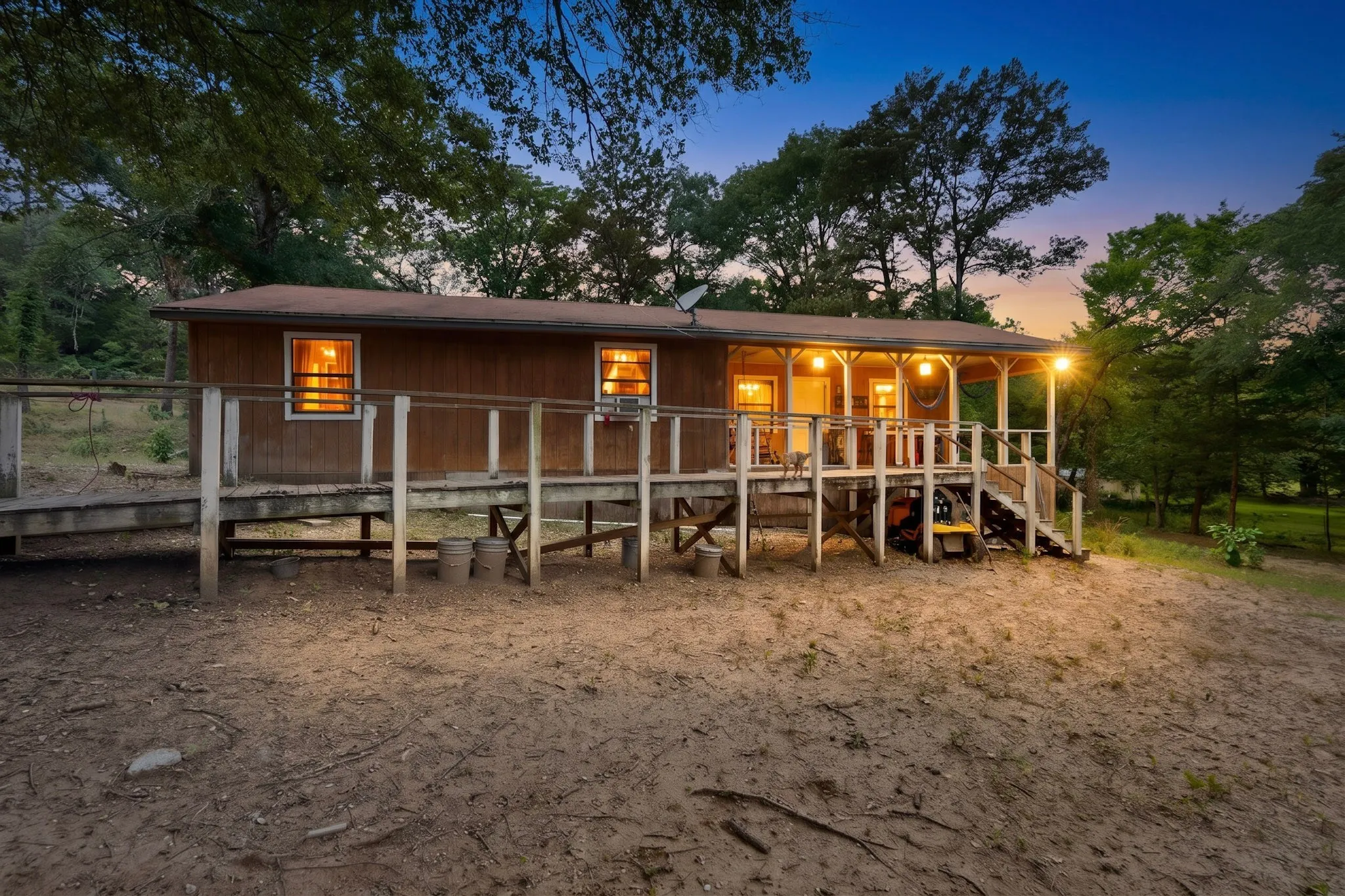Mobile Home For Sale in Hunt County , 10823 Lakeview Trail, Quinlan, Texas 75474, 2 Bedroom, 1 Bathroom, Garage spaces, 736 Sqft, built in 1997, mls#21294285, Real Estate Agent in Quinlan, Homes For Sale in Hunt county, Homes For Sale in Quinlan, Realtor in Quinlan Texas, Real Estate Brokerage Independent Realty Texas, Luminita Cordes Realtor