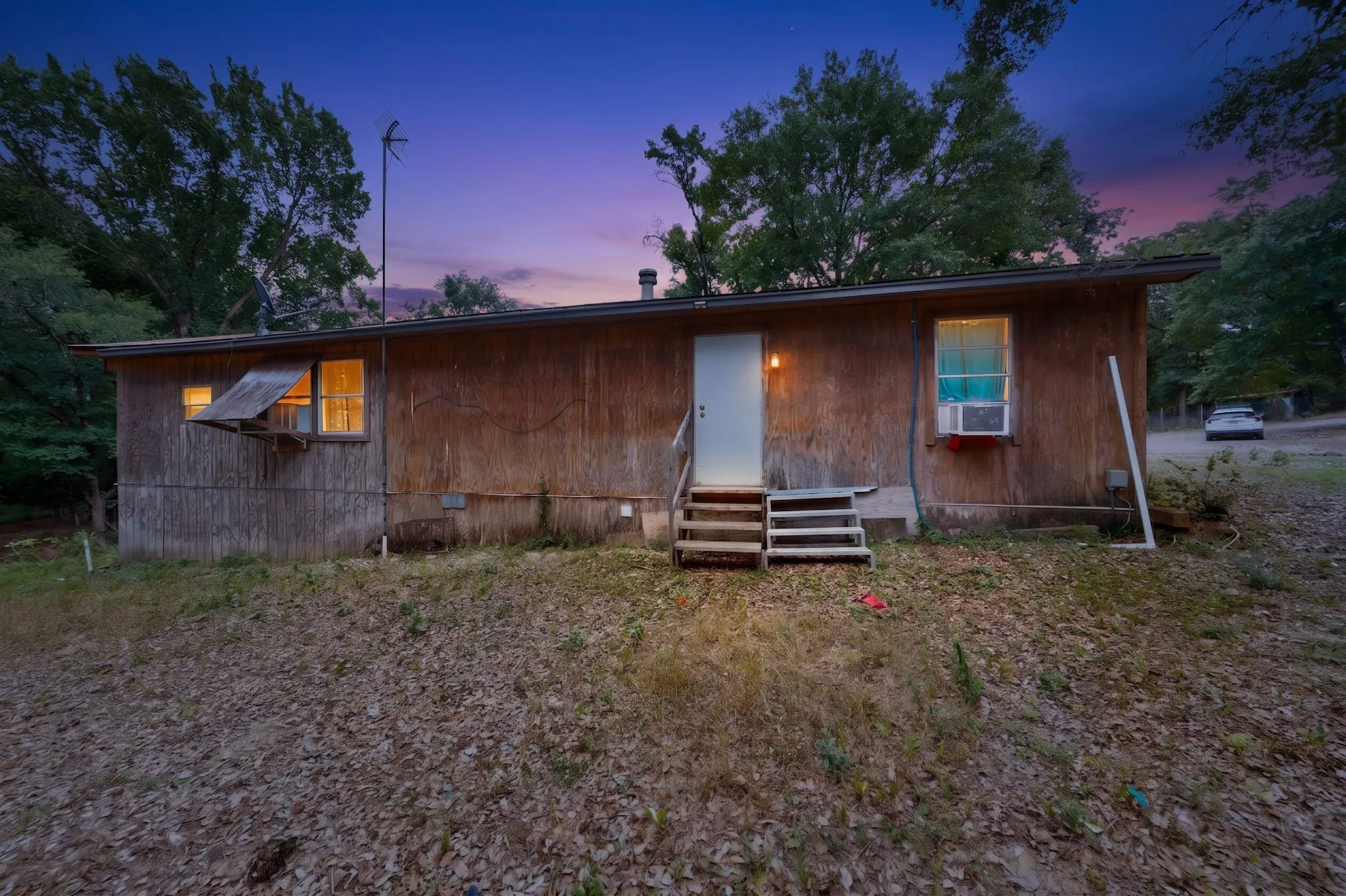 Mobile Home For Sale in Hunt County , 10823 Lakeview Trail, Quinlan, Texas 75474, 2 Bedroom, 1 Bathroom, Garage spaces, 736 Sqft, built in 1997, mls#21294285, Real Estate Agent in Quinlan, Homes For Sale in Hunt county, Homes For Sale in Quinlan, Realtor in Quinlan Texas, Real Estate Brokerage Independent Realty Texas, Luminita Cordes Realtor