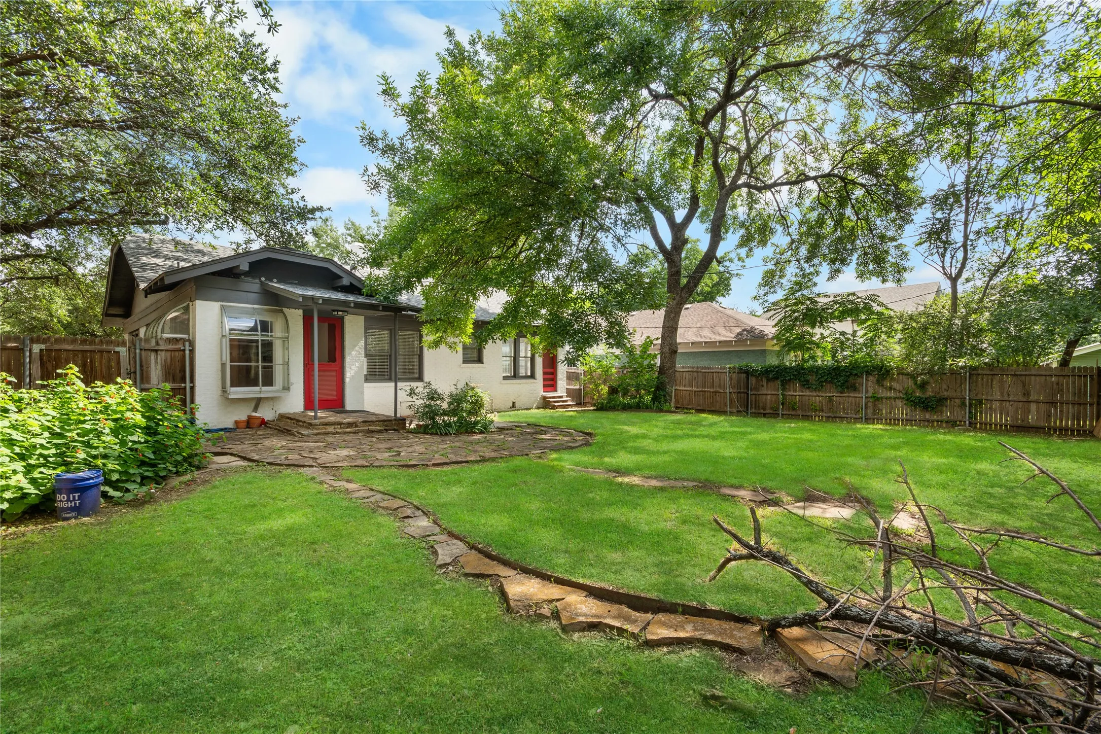 Single Family Residence For Rent in Tarrant County , 1921 Ben Hall Court, Fort Worth, Texas 76110, 3 Bedroom, 1 Bathroom, Garage spaces, 1,507 Sqft, built in 1923, mls#21295582, Real Estate Agent in Fort Worth, Homes For Rent in Tarrant county, Homes For Rent in Fort Worth, Realtor in Fort Worth Texas, Real Estate Brokerage Independent Realty Texas, Luminita Cordes Realtor