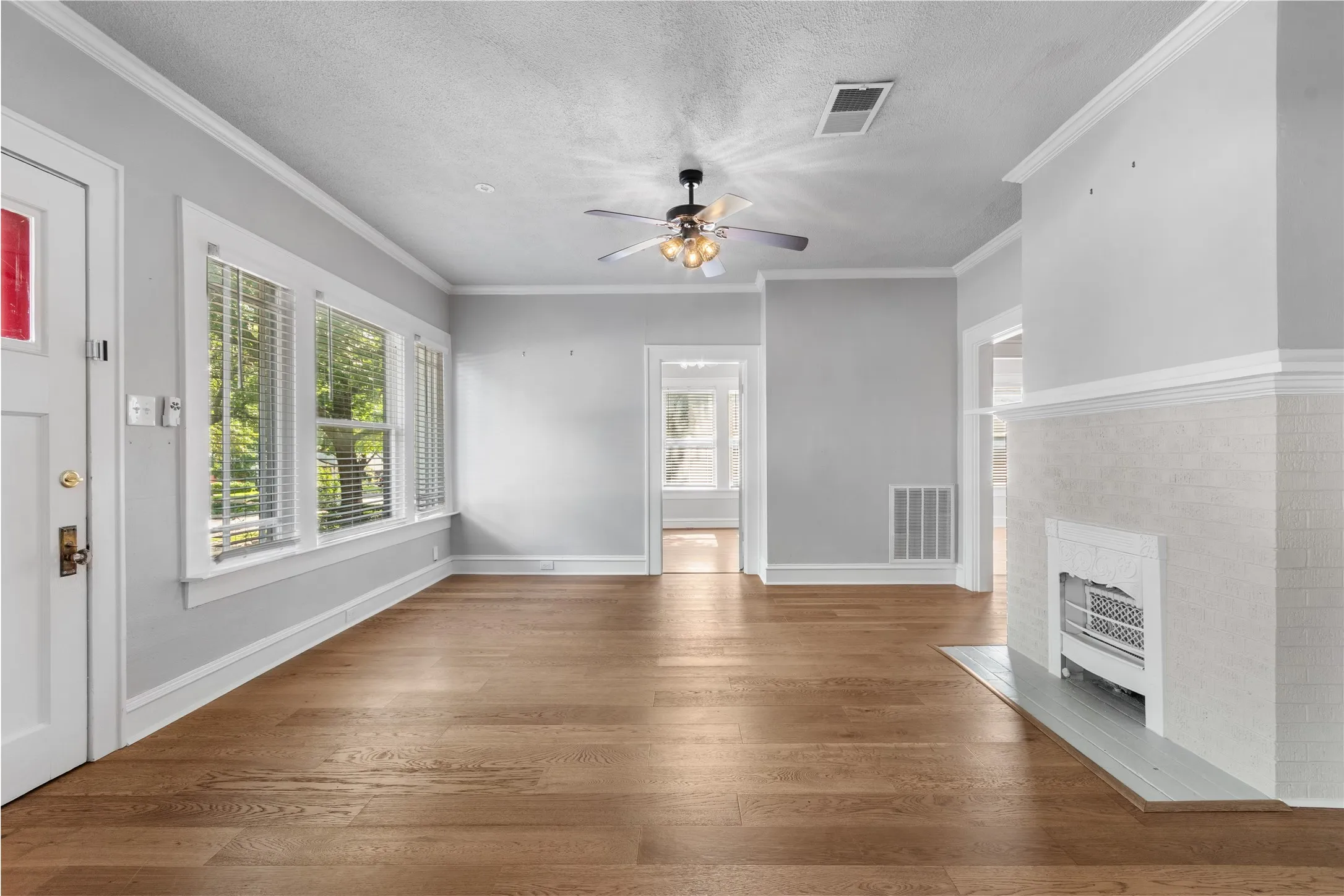 Single Family Residence For Rent in Tarrant County , 1921 Ben Hall Court, Fort Worth, Texas 76110, 3 Bedroom, 1 Bathroom, Garage spaces, 1,507 Sqft, built in 1923, mls#21295582, Real Estate Agent in Fort Worth, Homes For Rent in Tarrant county, Homes For Rent in Fort Worth, Realtor in Fort Worth Texas, Real Estate Brokerage Independent Realty Texas, Luminita Cordes Realtor