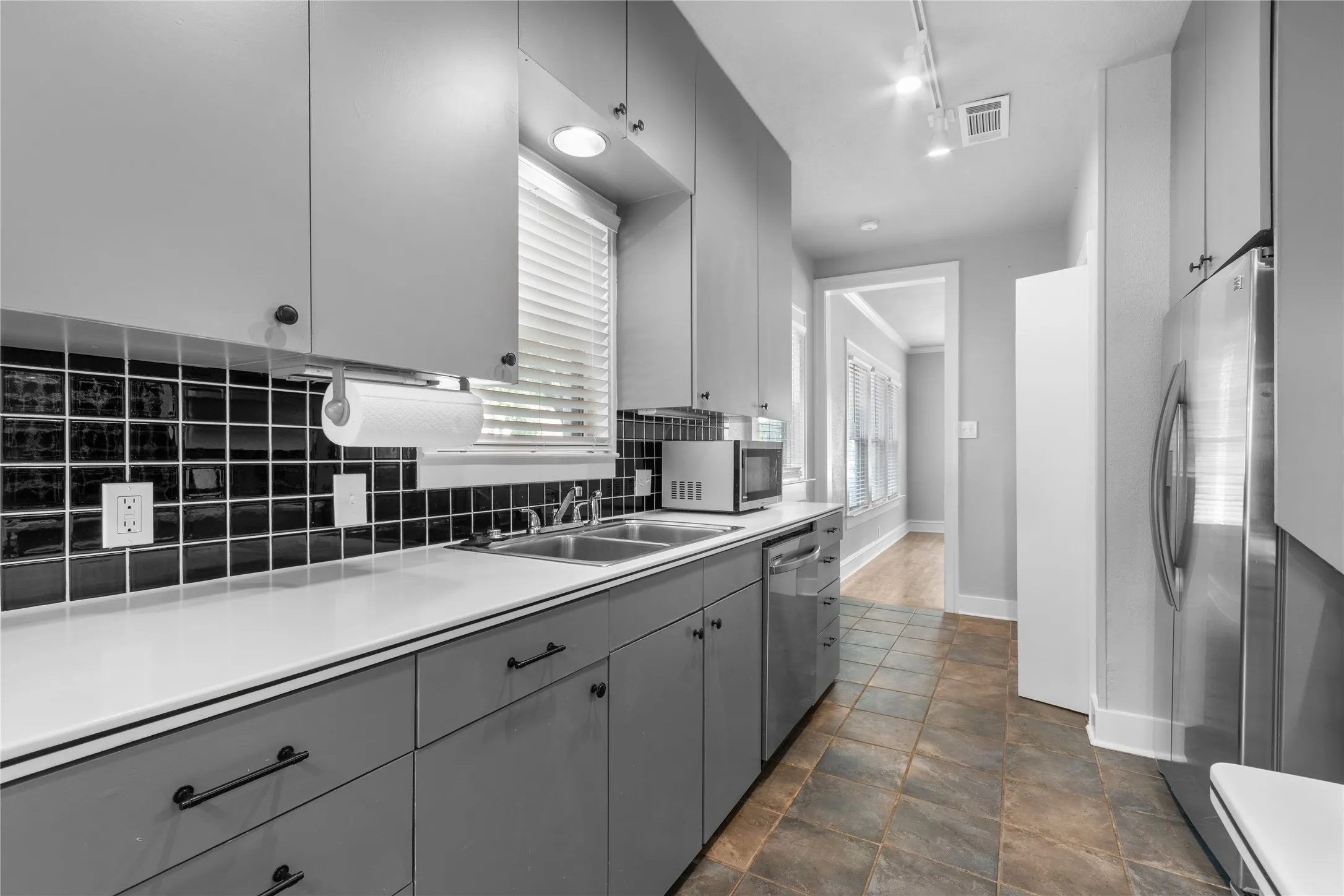 Single Family Residence For Rent in Tarrant County , 1921 Ben Hall Court, Fort Worth, Texas 76110, 3 Bedroom, 1 Bathroom, Garage spaces, 1,507 Sqft, built in 1923, mls#21295582, Real Estate Agent in Fort Worth, Homes For Rent in Tarrant county, Homes For Rent in Fort Worth, Realtor in Fort Worth Texas, Real Estate Brokerage Independent Realty Texas, Luminita Cordes Realtor