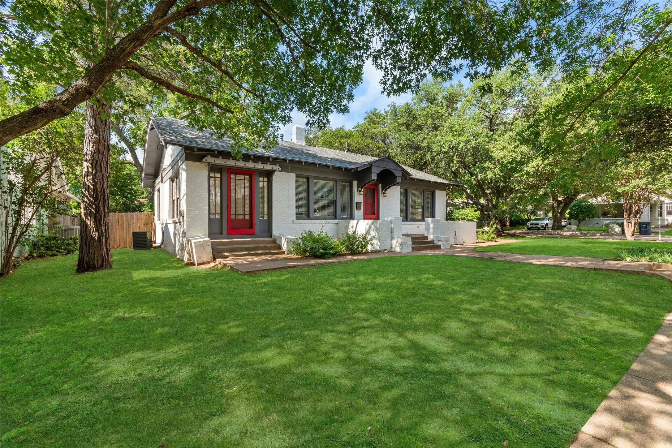 Single Family Residence For Rent in Tarrant County , 1921 Ben Hall Court, Fort Worth, Texas 76110, 3 Bedroom, 1 Bathroom, Garage spaces, 1,507 Sqft, built in 1923, mls#21295582, Real Estate Agent in Fort Worth, Homes For Rent in Tarrant county, Homes For Rent in Fort Worth, Realtor in Fort Worth Texas, Real Estate Brokerage Independent Realty Texas, Luminita Cordes Realtor